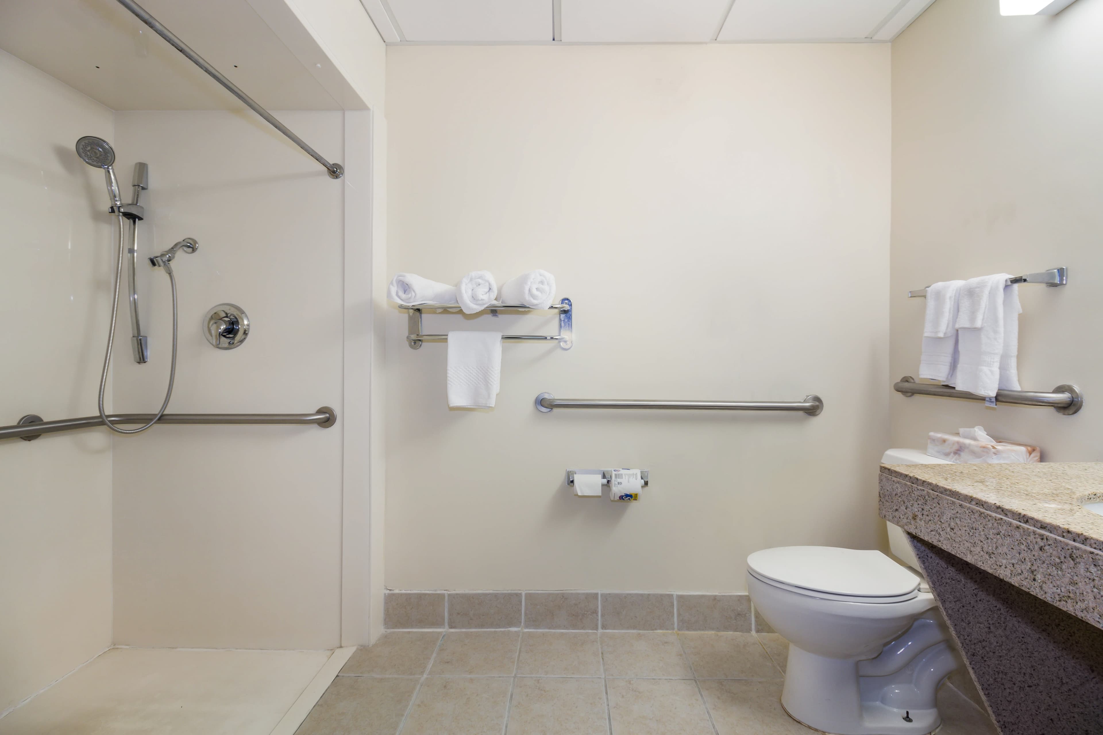 Clarion Pointe Charleston - West Ashley — 12