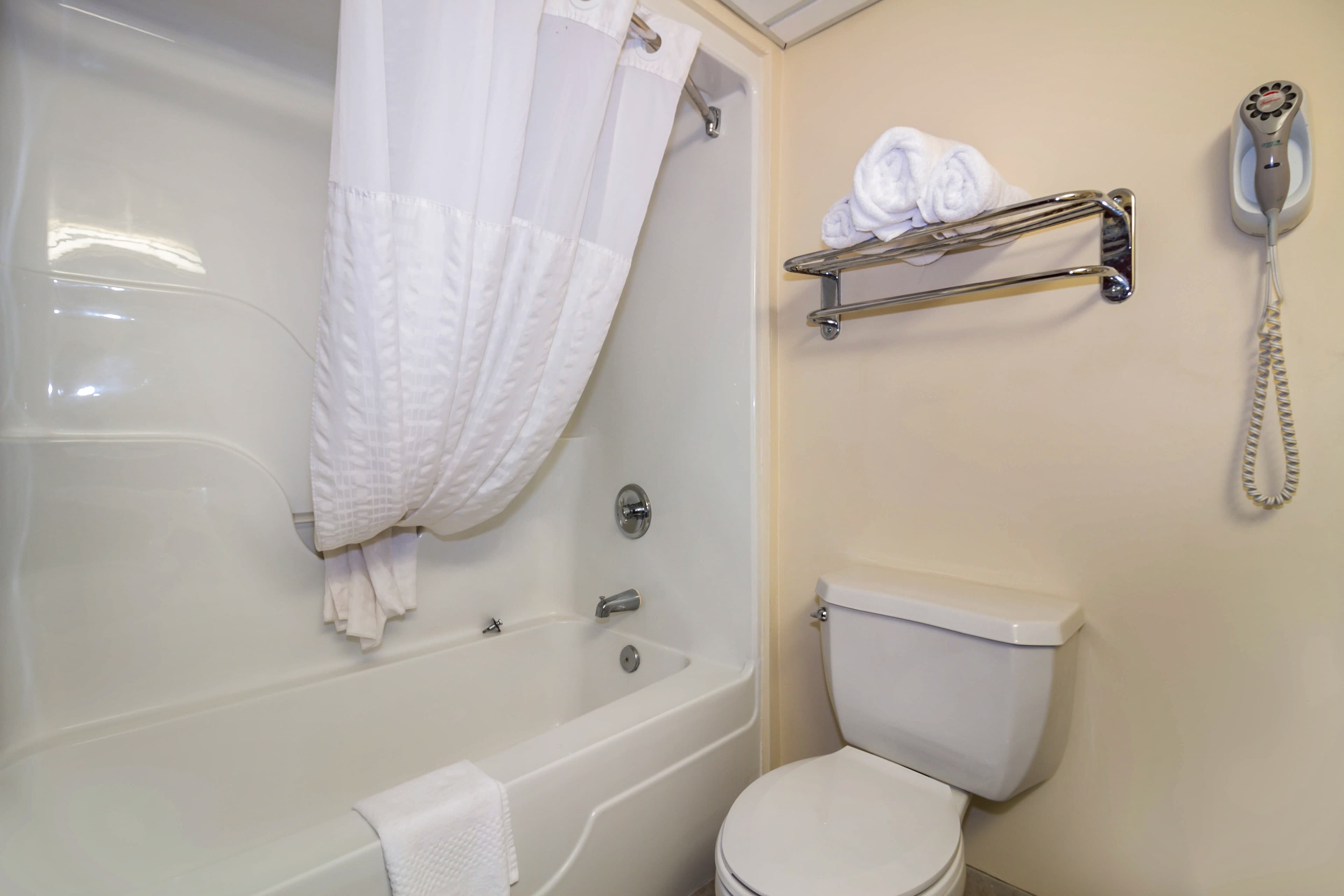 Clarion Pointe Charleston - West Ashley — 28