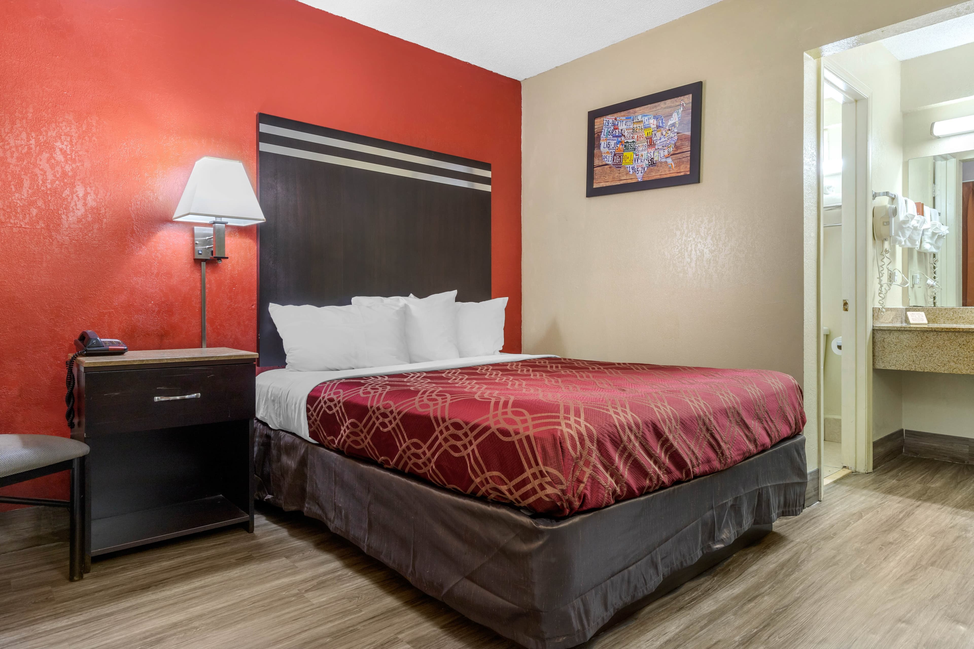 Econo Lodge Columbia Fort Jackson - Image 2