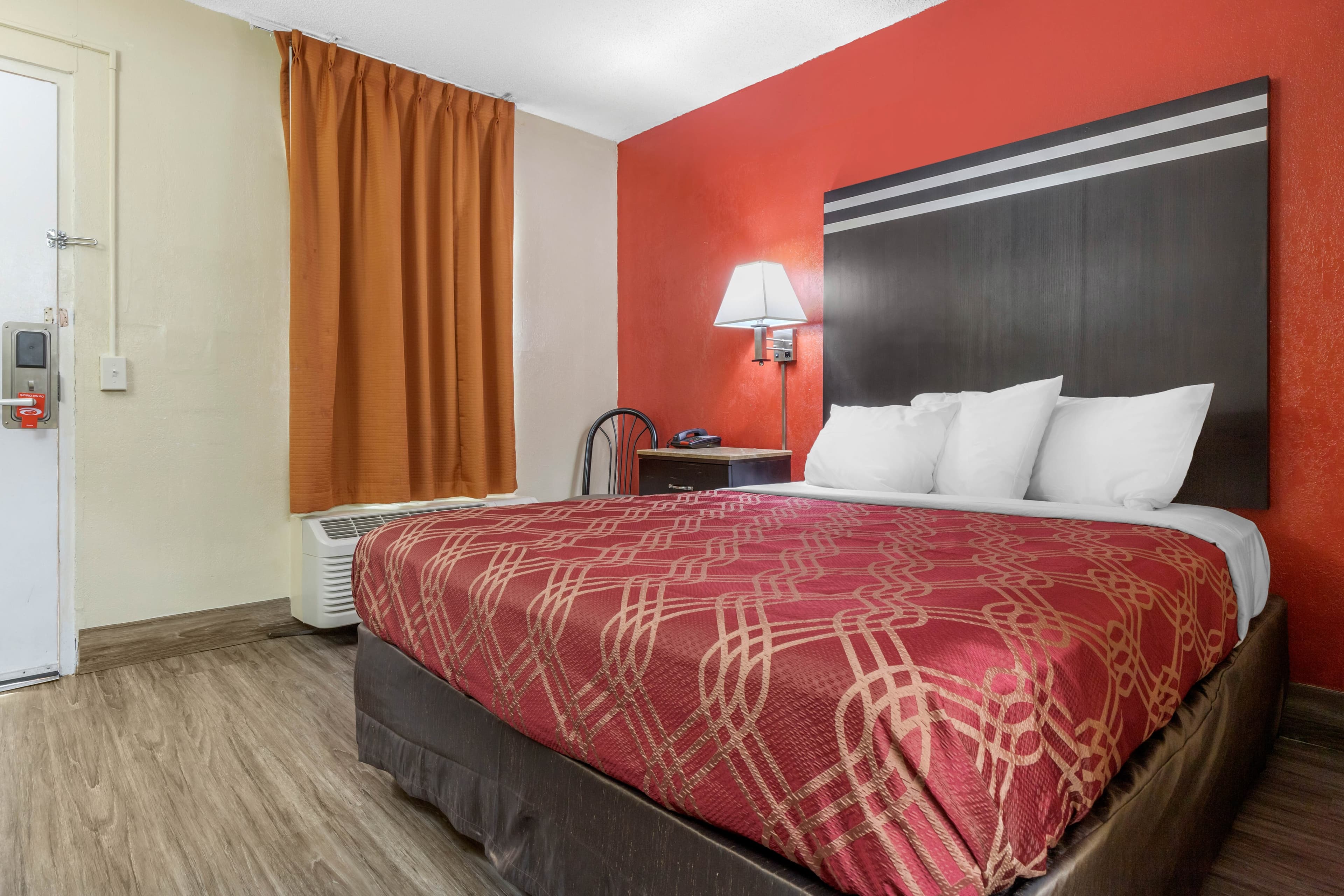 Econo Lodge Columbia Fort Jackson - Image 3