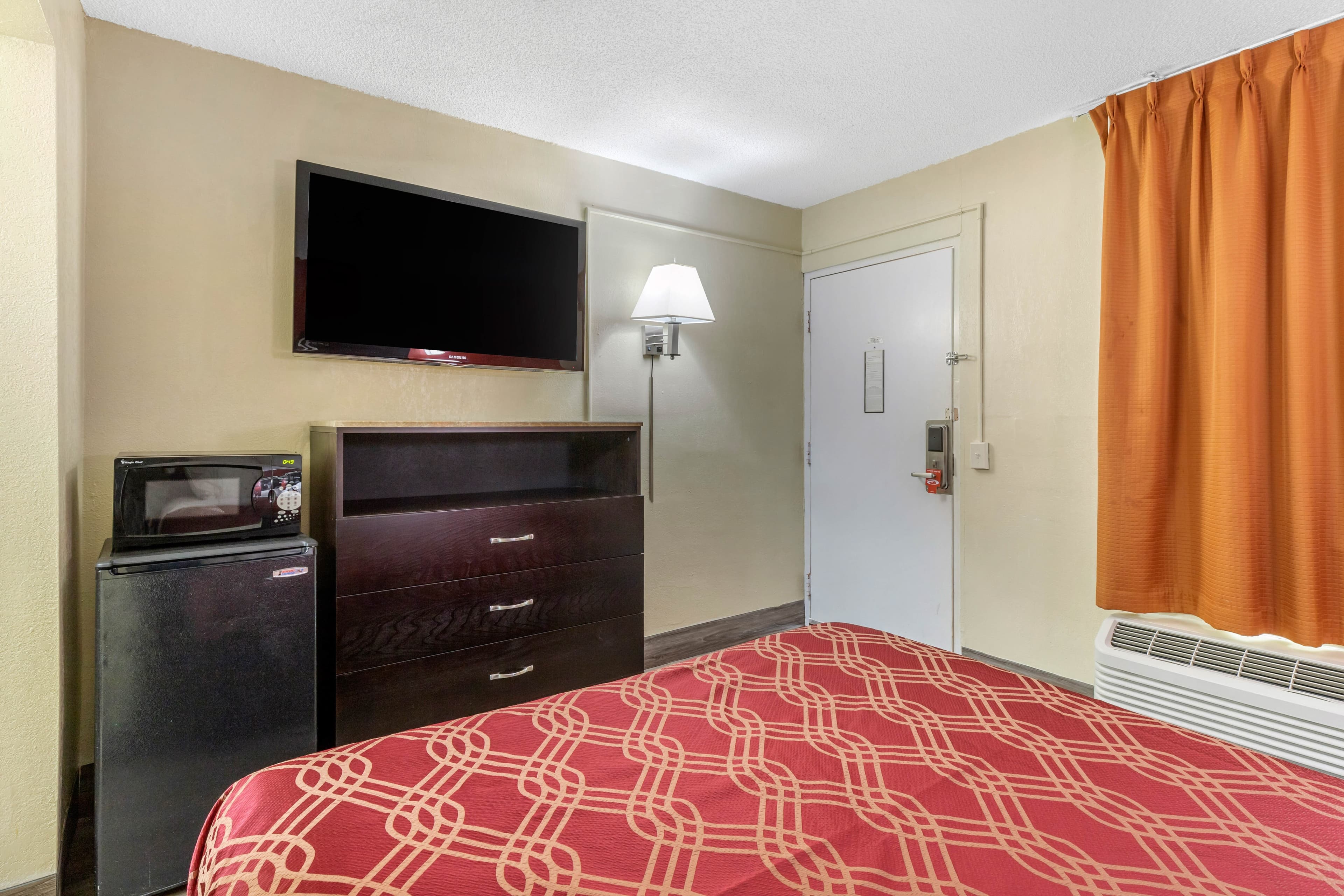 Econo Lodge Columbia Fort Jackson - Image 4