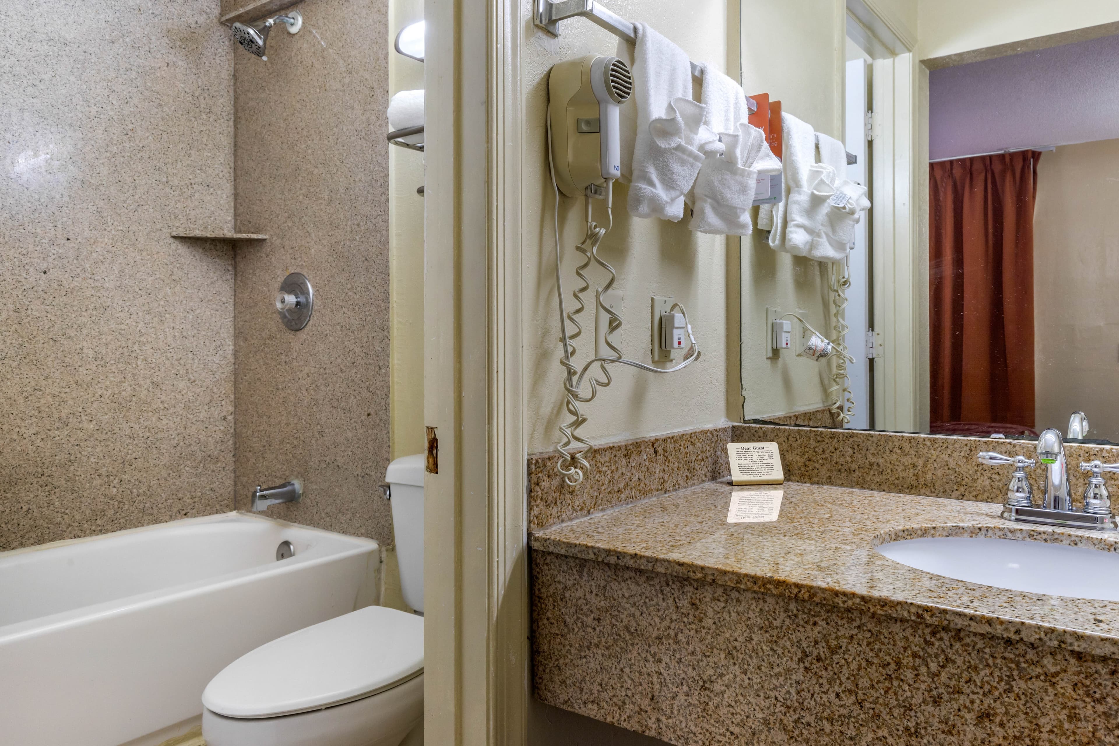 Econo Lodge Columbia Fort Jackson — 6