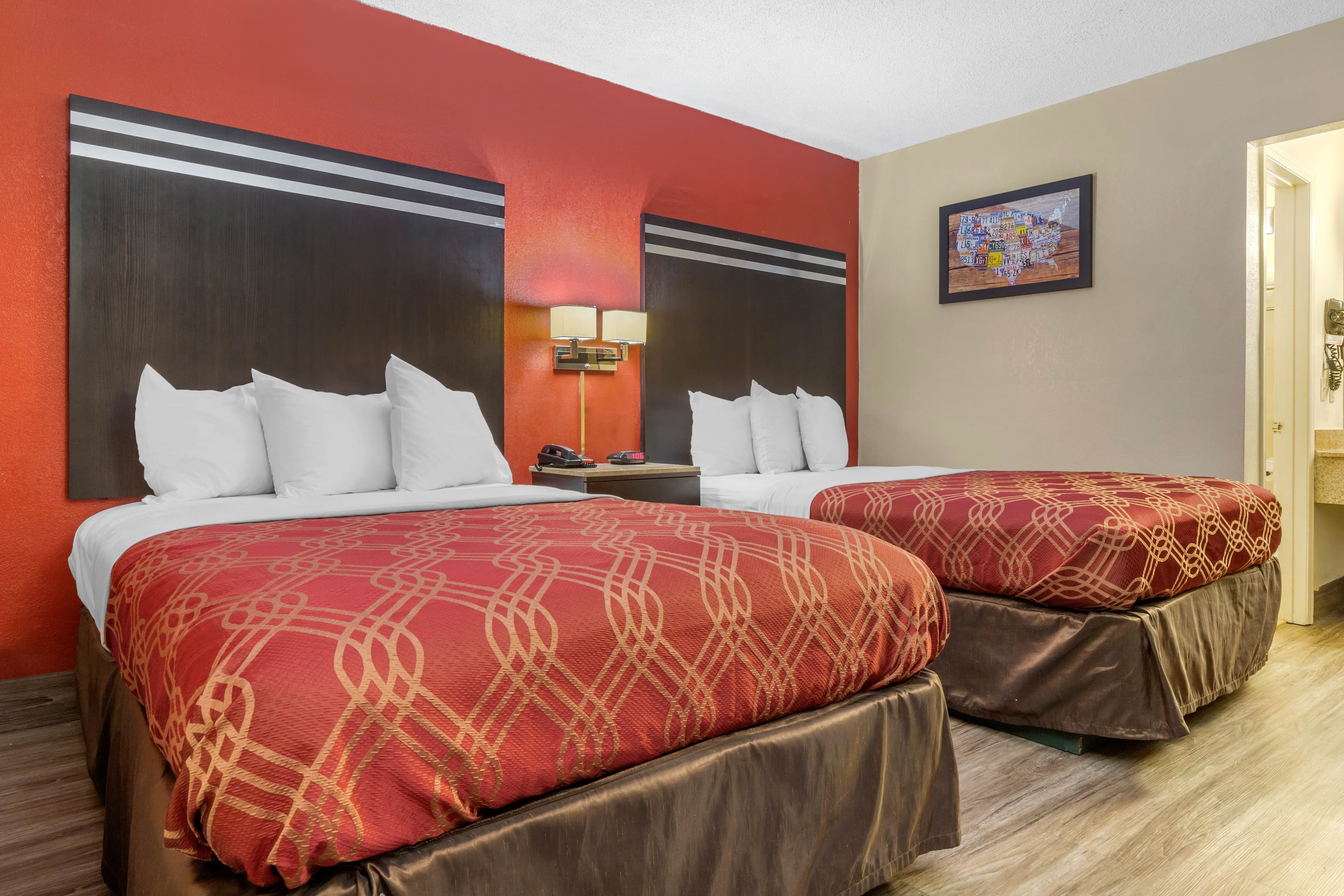 Econo Lodge Columbia Fort Jackson — 8