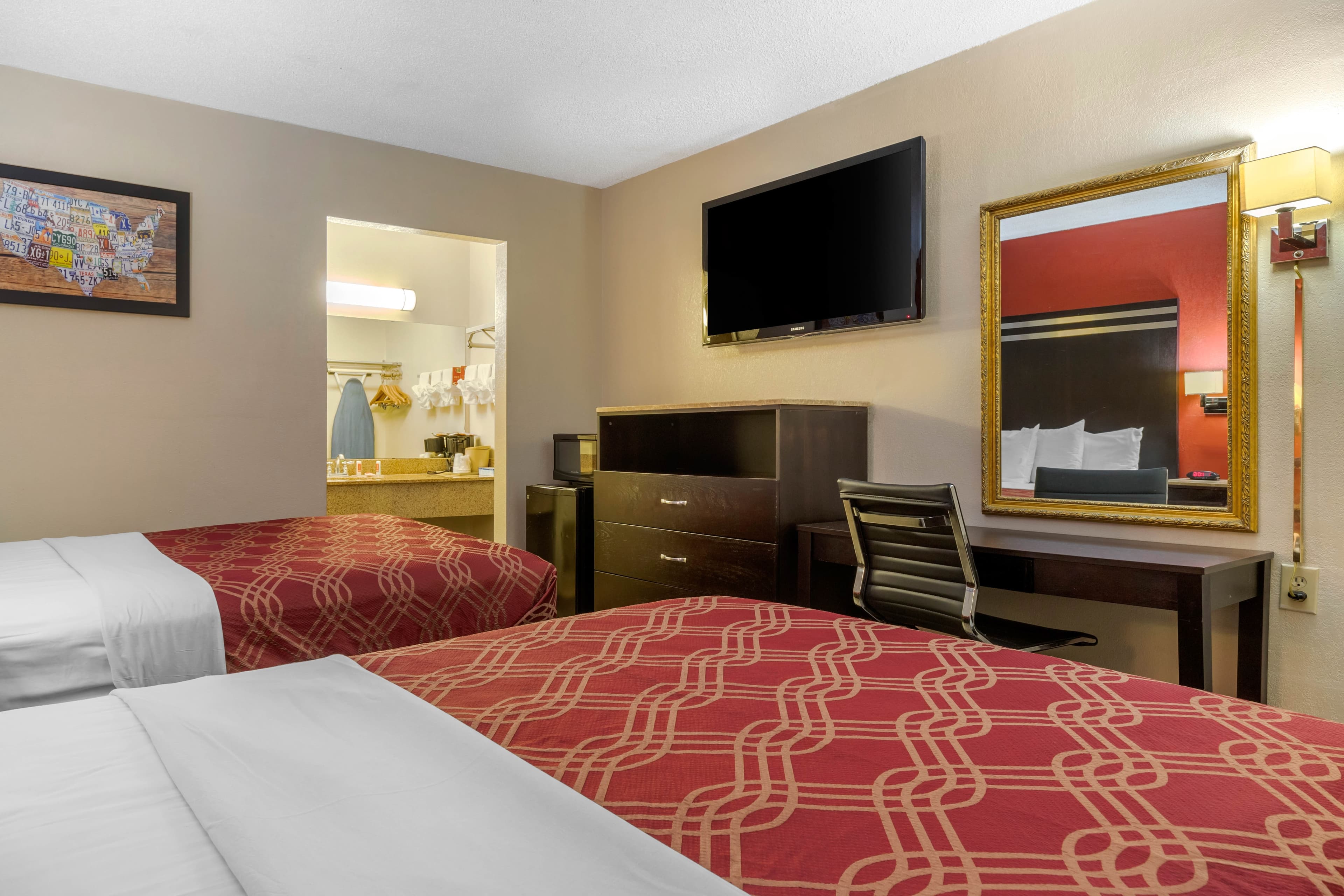 Econo Lodge Columbia Fort Jackson — 9