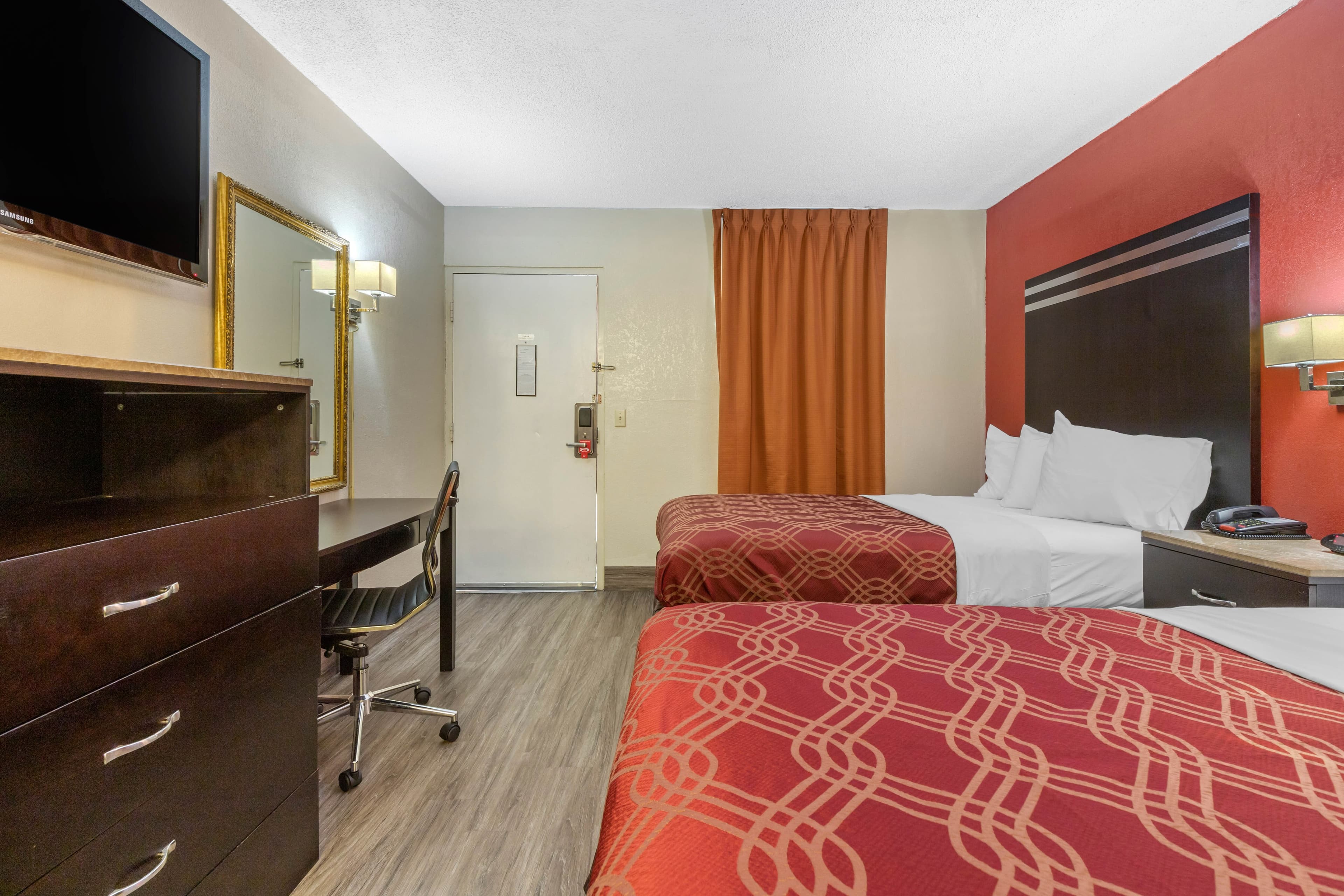 Econo Lodge Columbia Fort Jackson — 10