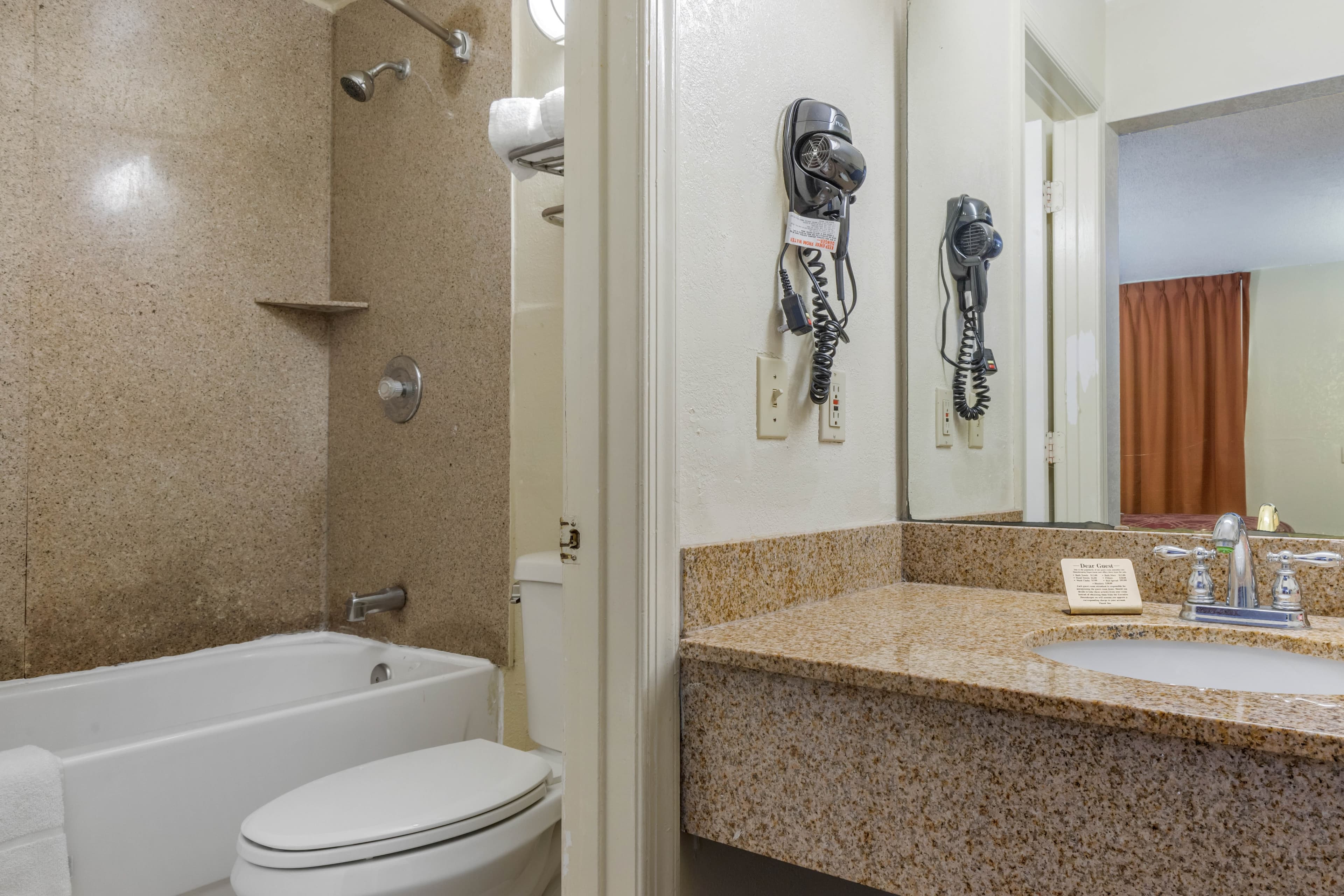Econo Lodge Columbia Fort Jackson — 11