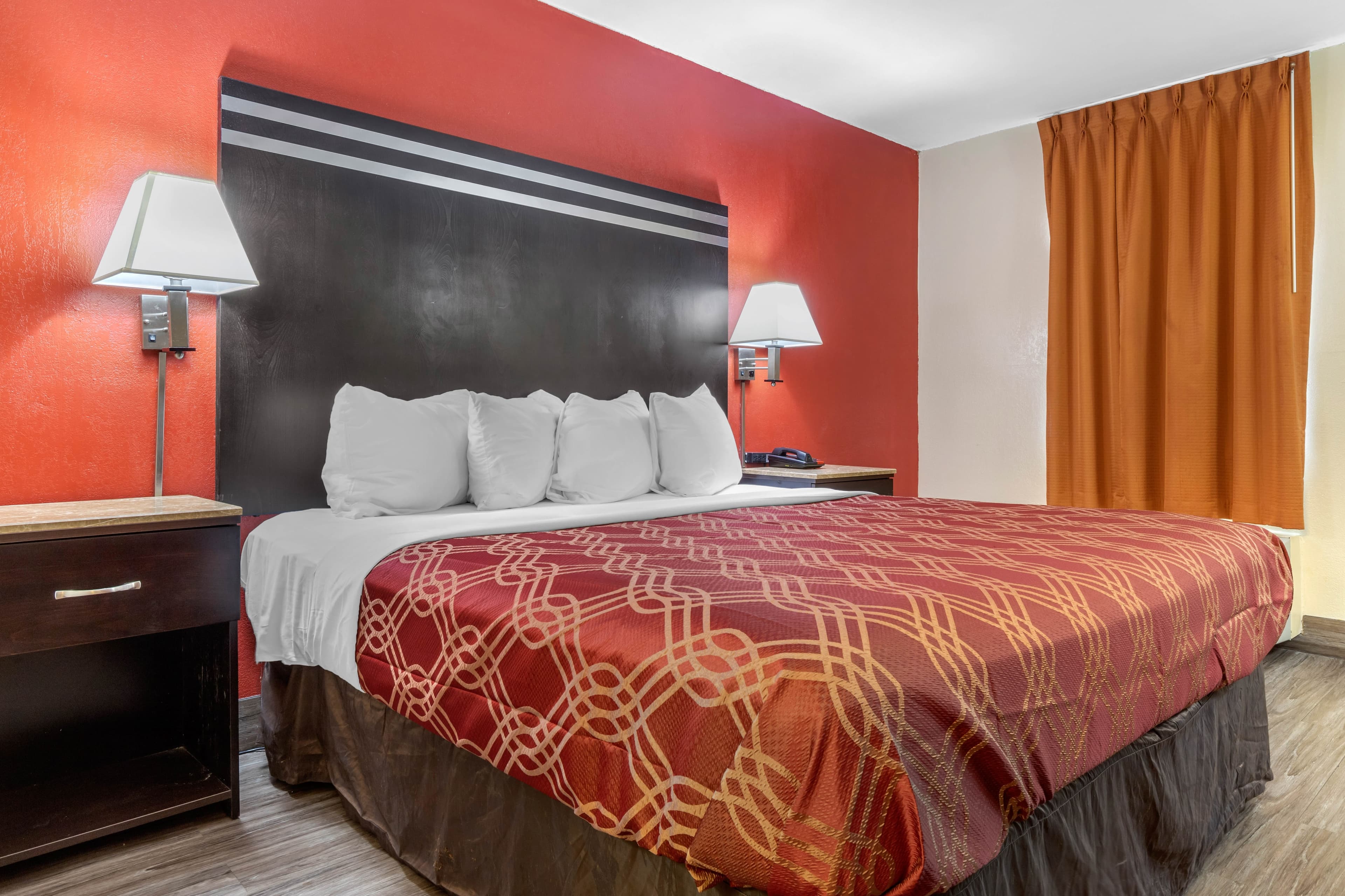 Econo Lodge Columbia Fort Jackson — 14