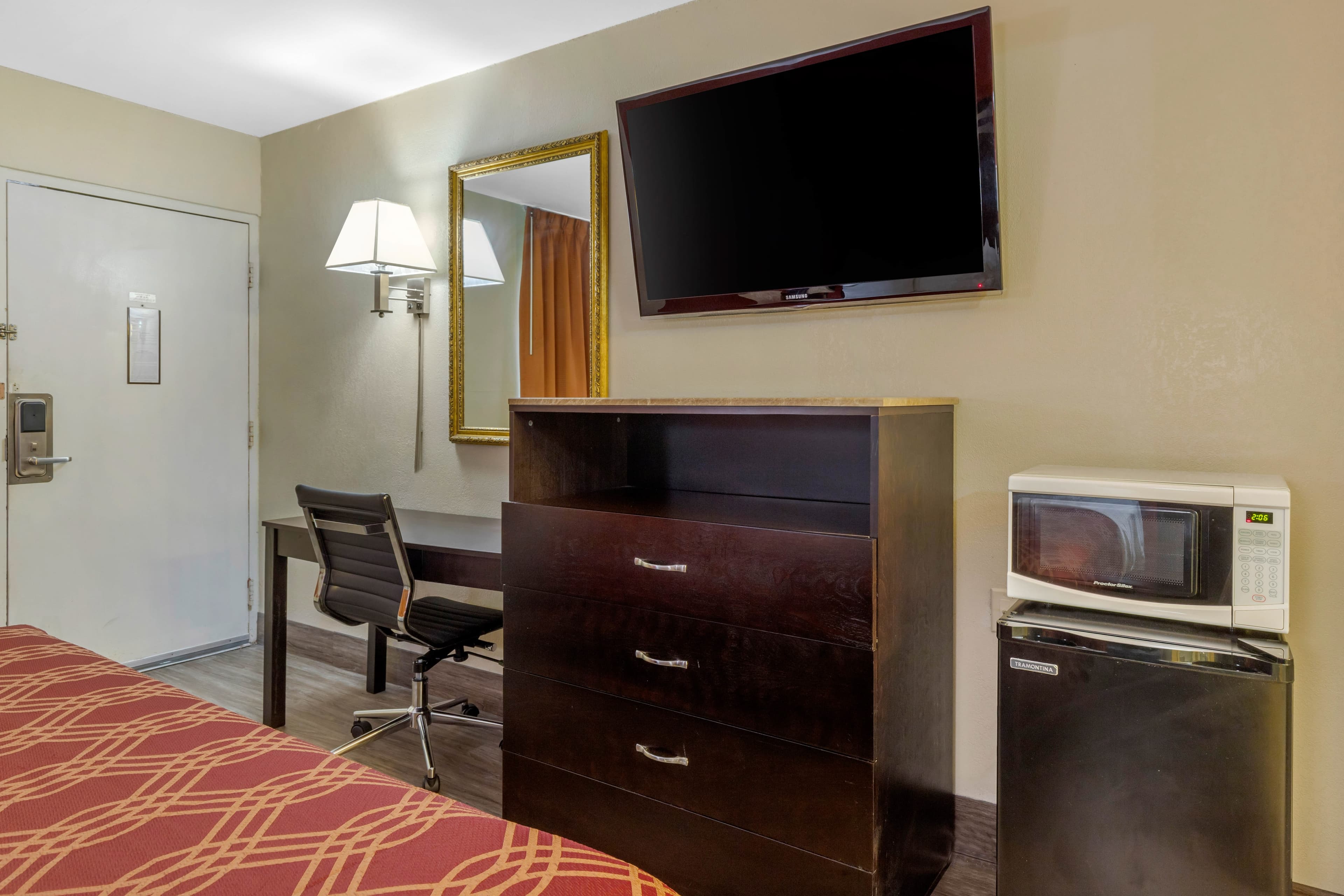 Econo Lodge Columbia Fort Jackson — 15