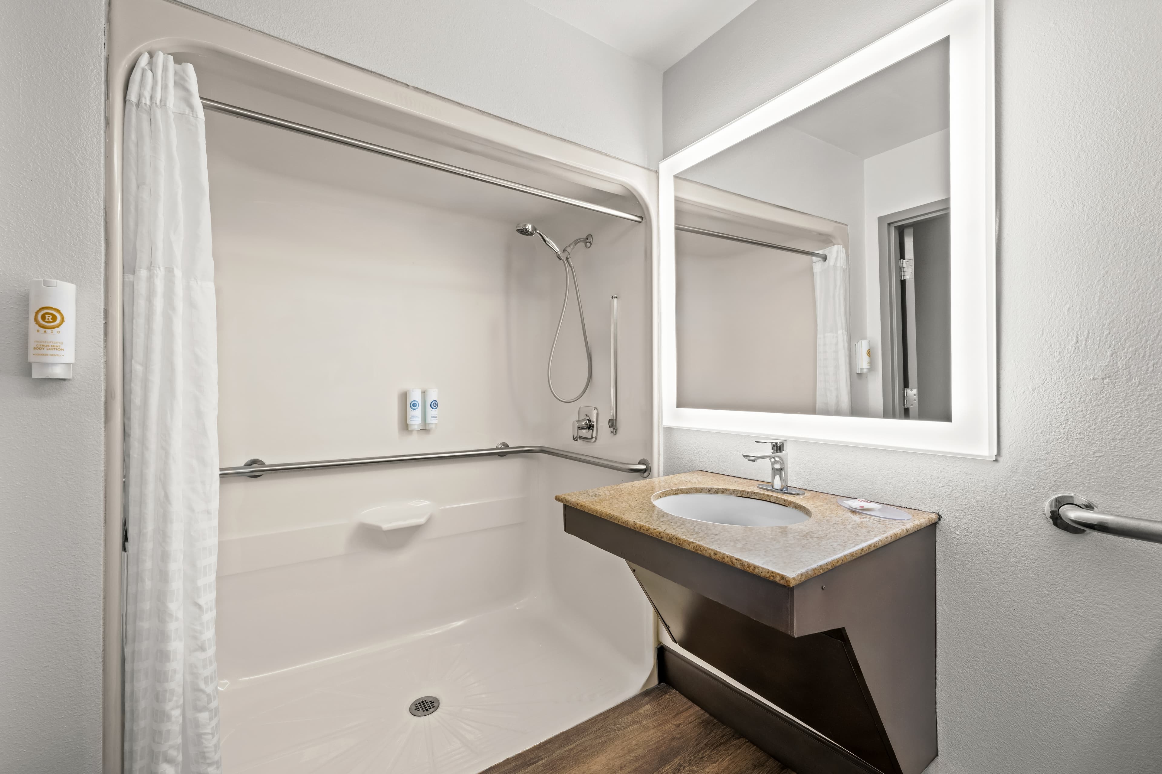 Comfort Suites Columbia at Harbison — 8
