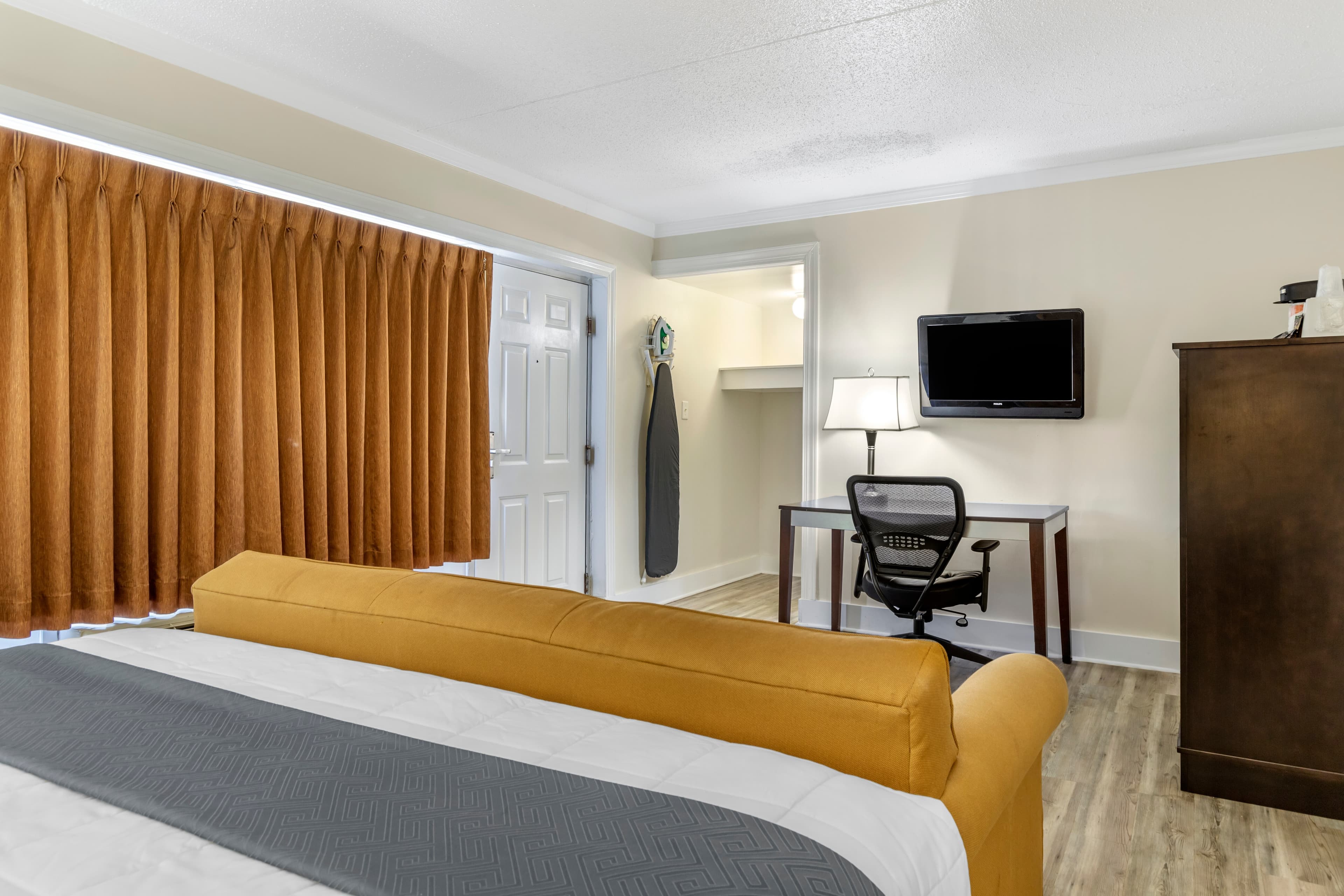 Econo Lodge Conway Central - Image 5