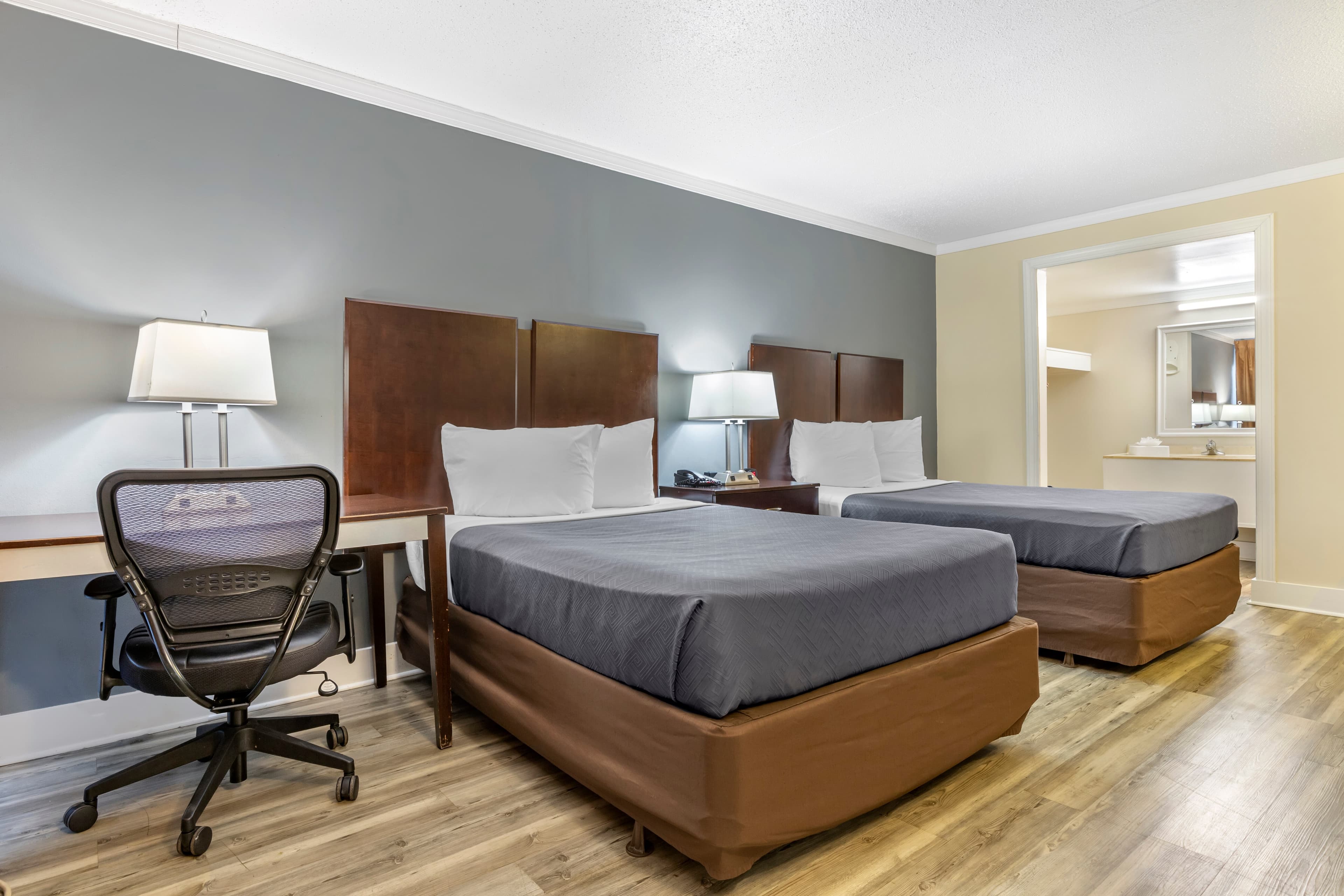Econo Lodge Conway Central — 7