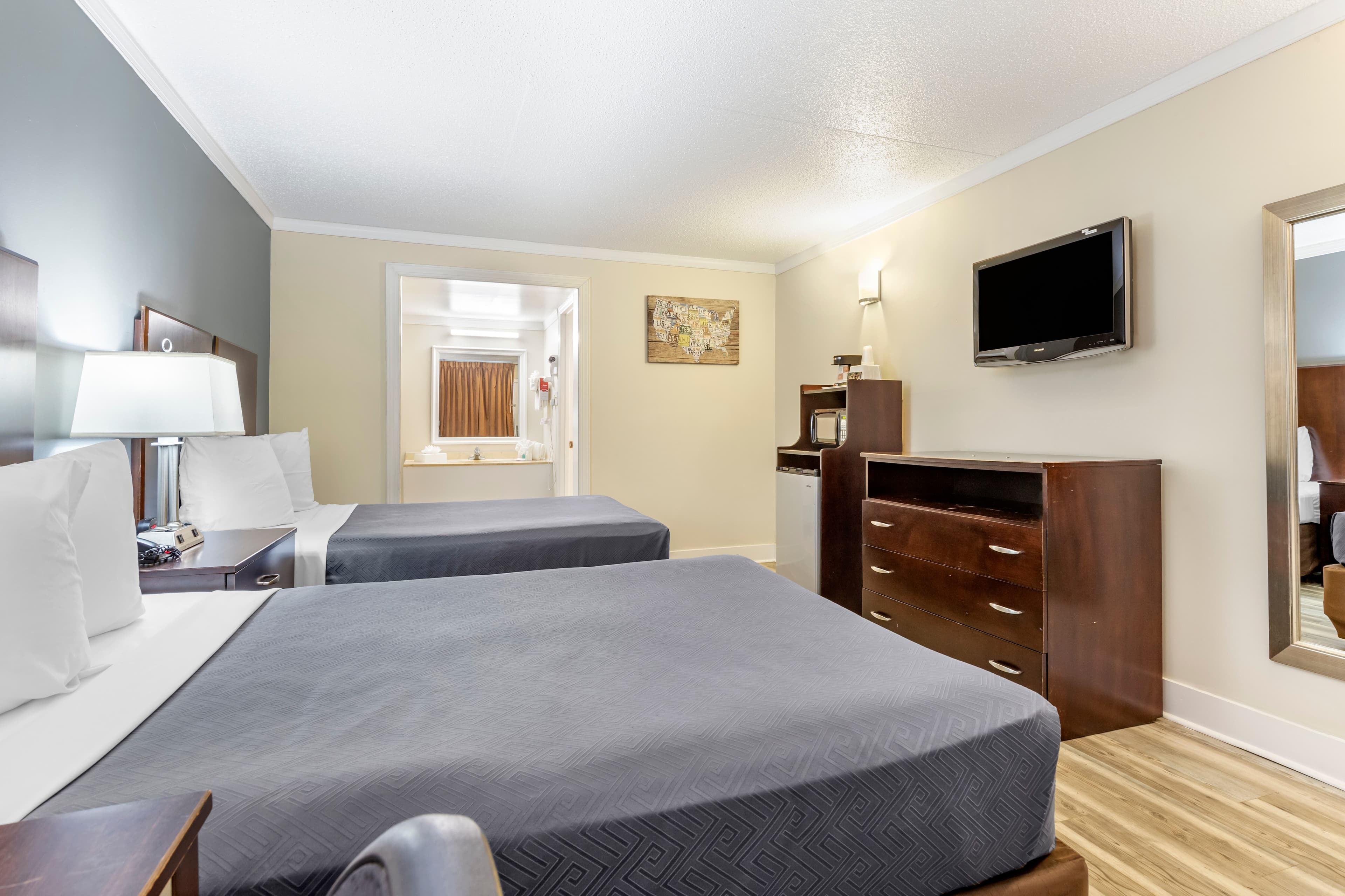 Econo Lodge Conway Central — 8