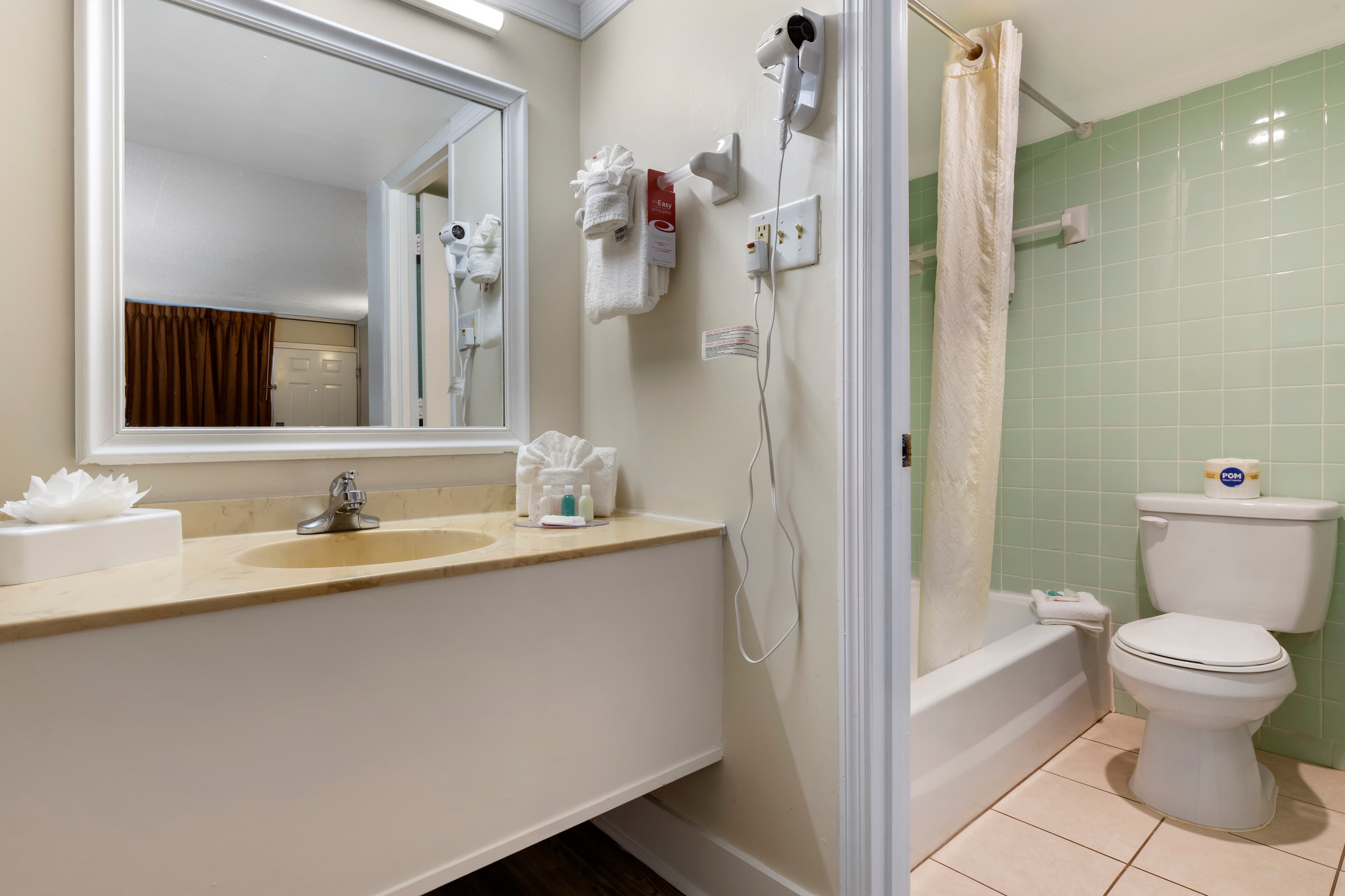 Econo Lodge Conway Central — 11