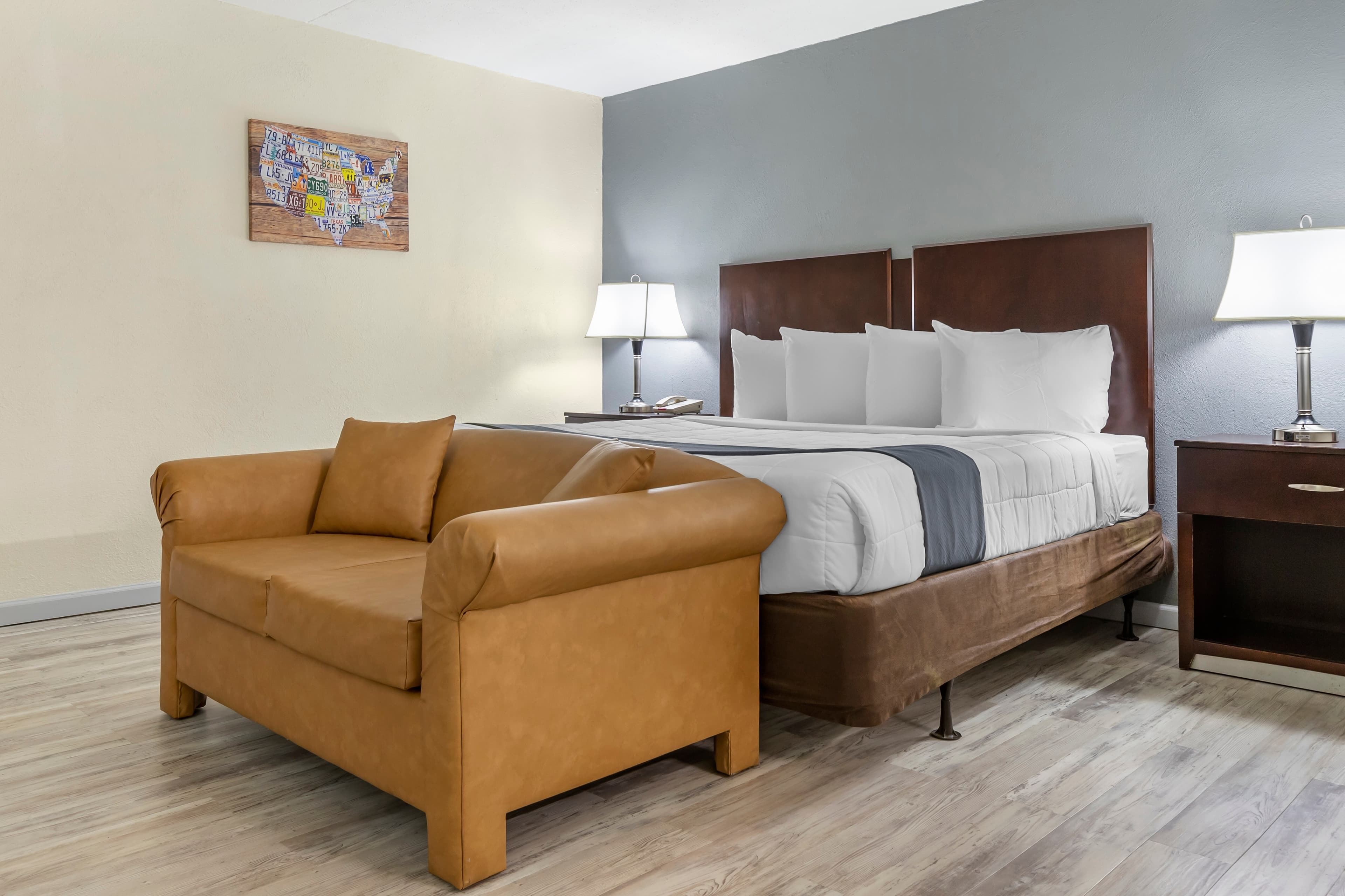 Econo Lodge Conway Central — 17