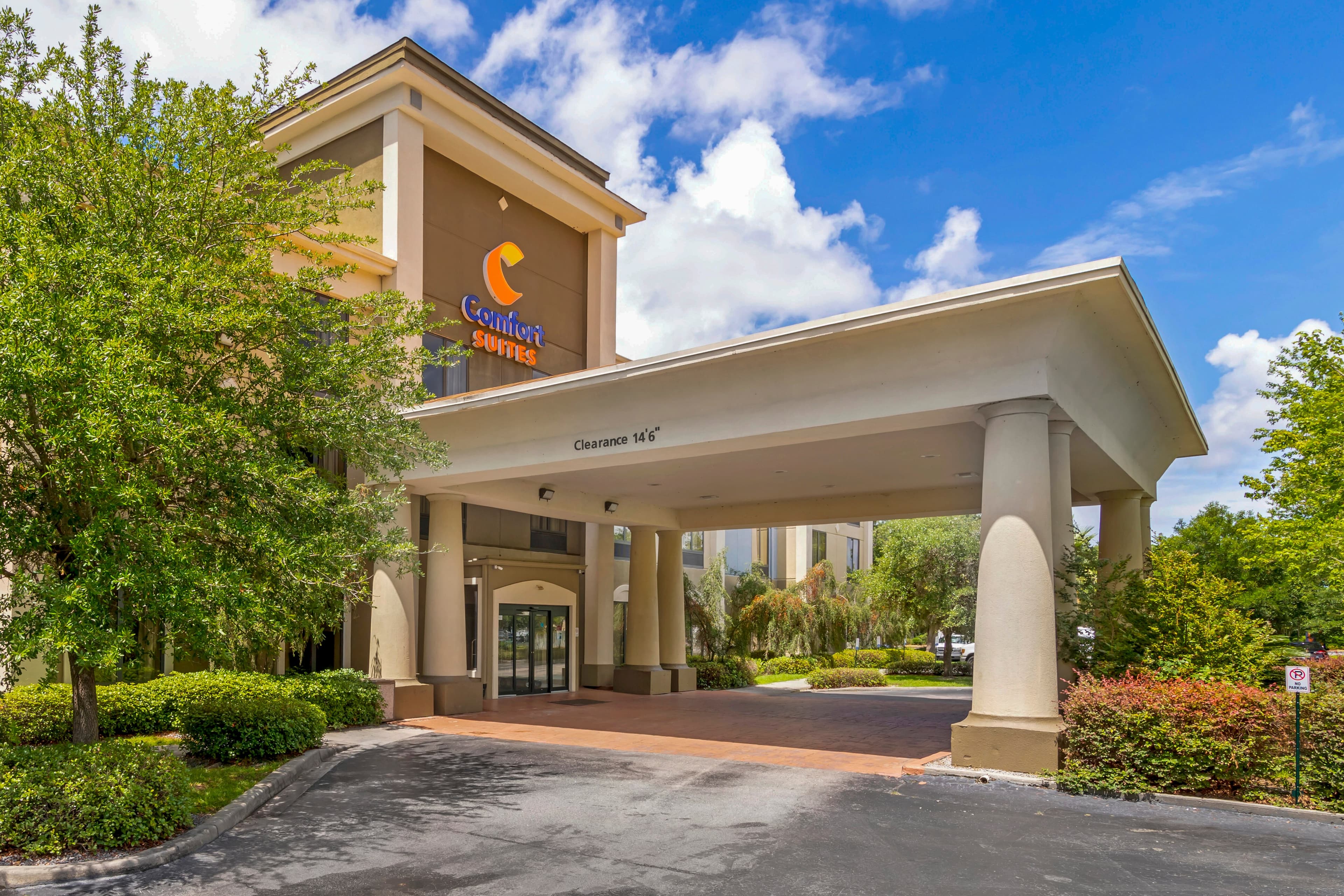 Comfort Suites near MCAS Beaufort - Image 1