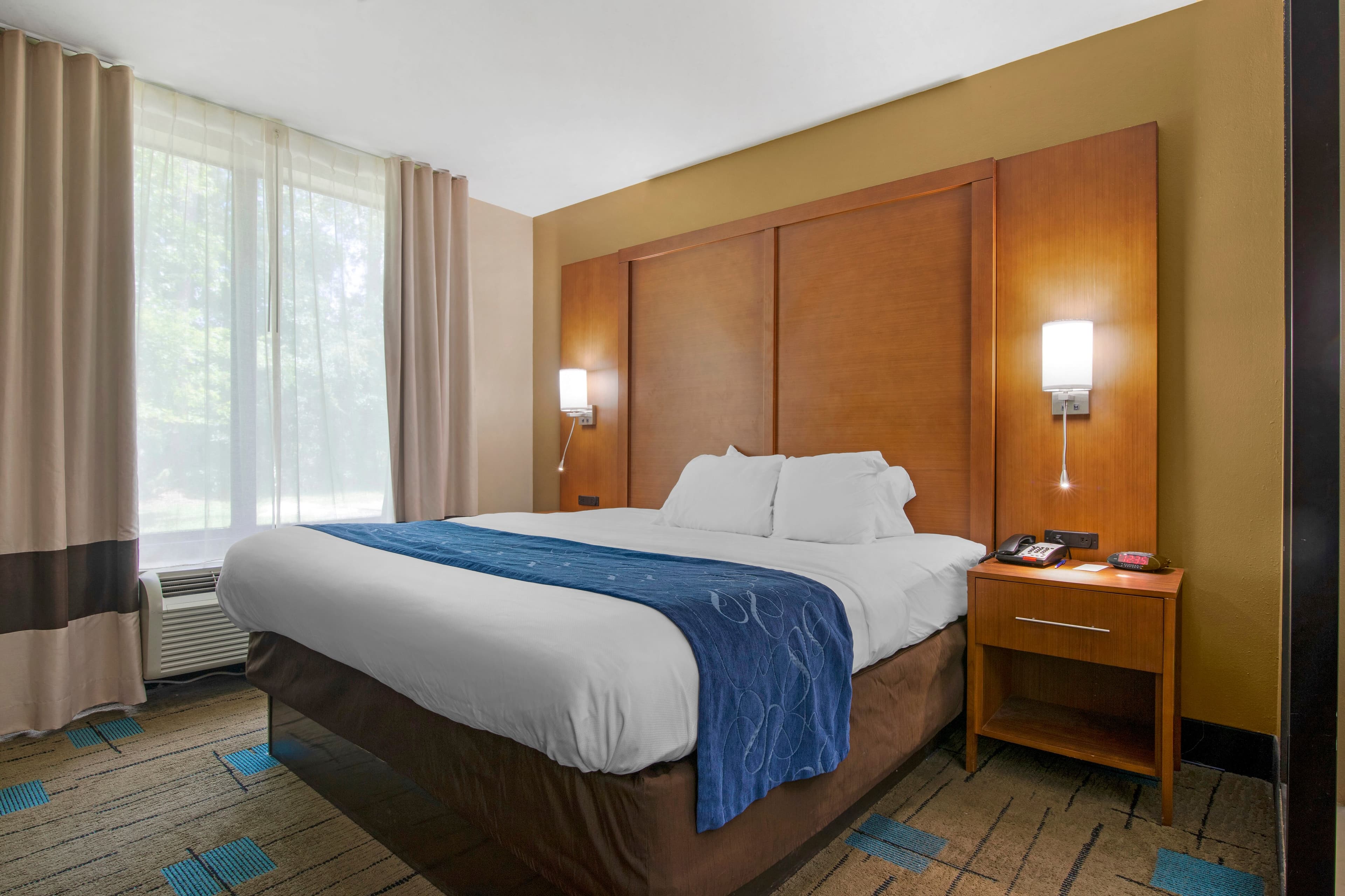 Comfort Suites near MCAS Beaufort - Image 3