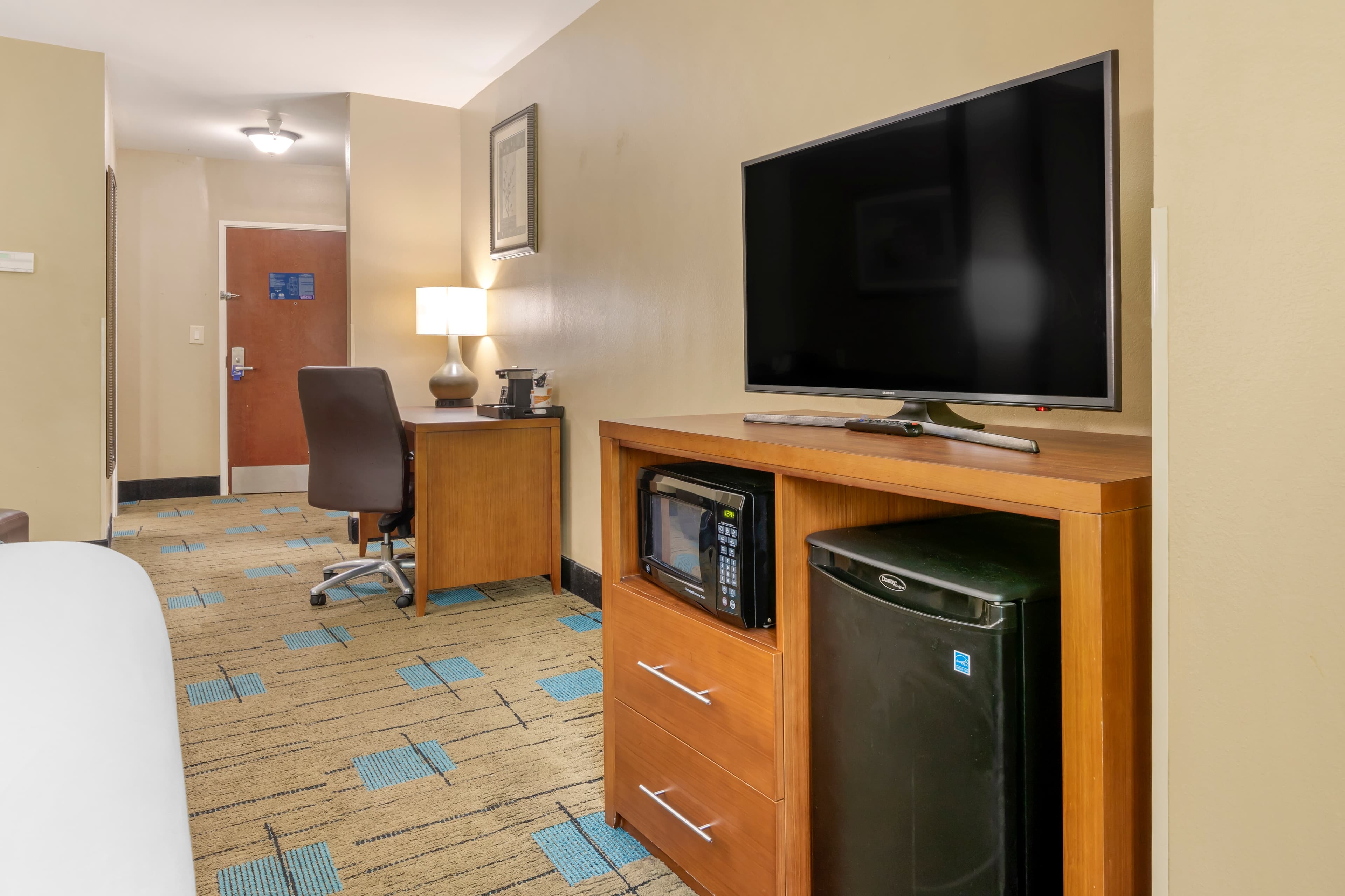 Comfort Suites near MCAS Beaufort - Image 5
