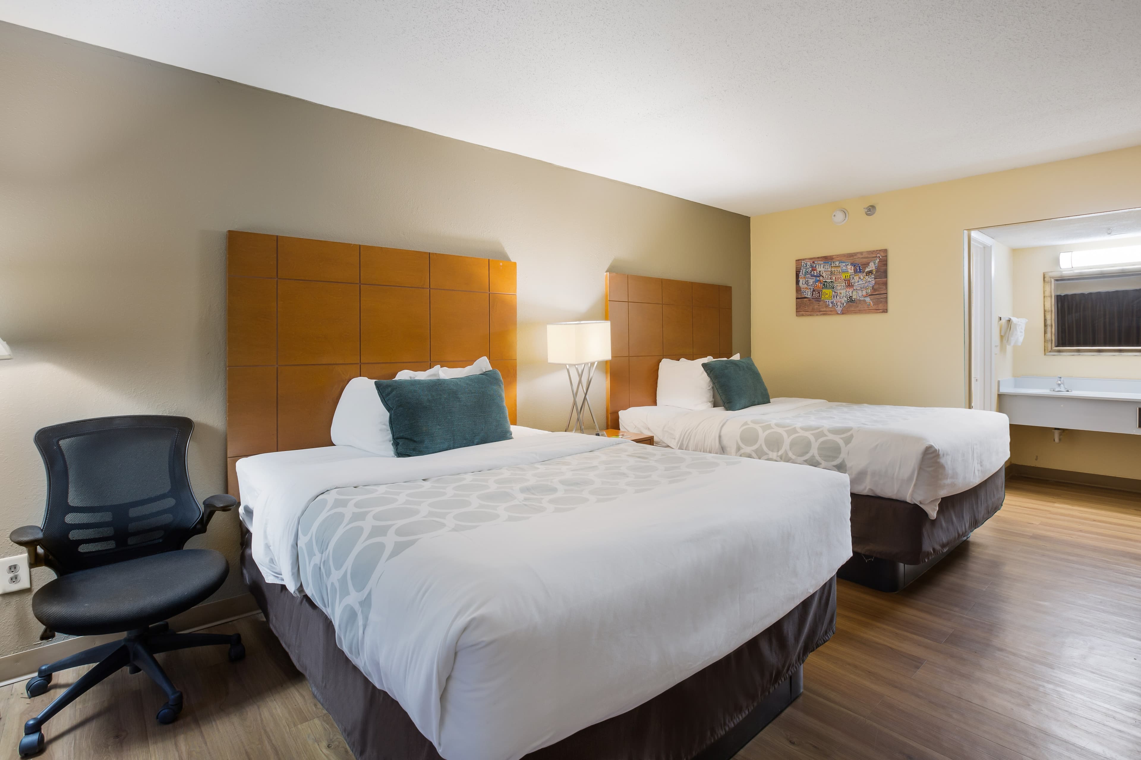 Econo Lodge Inn & Suites Hardeeville-I-95 — 29
