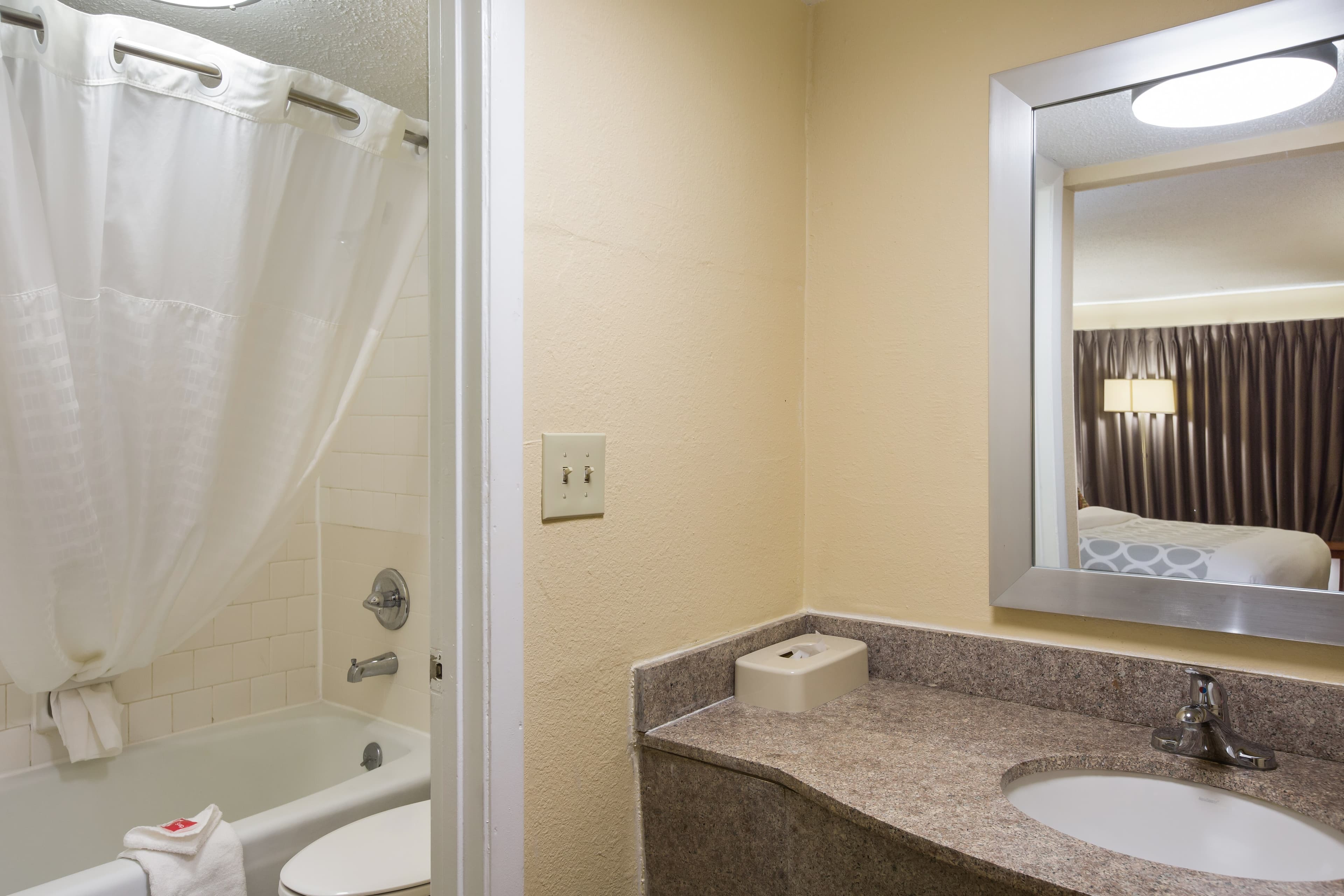 Econo Lodge Inn & Suites Hardeeville-I-95 — 28