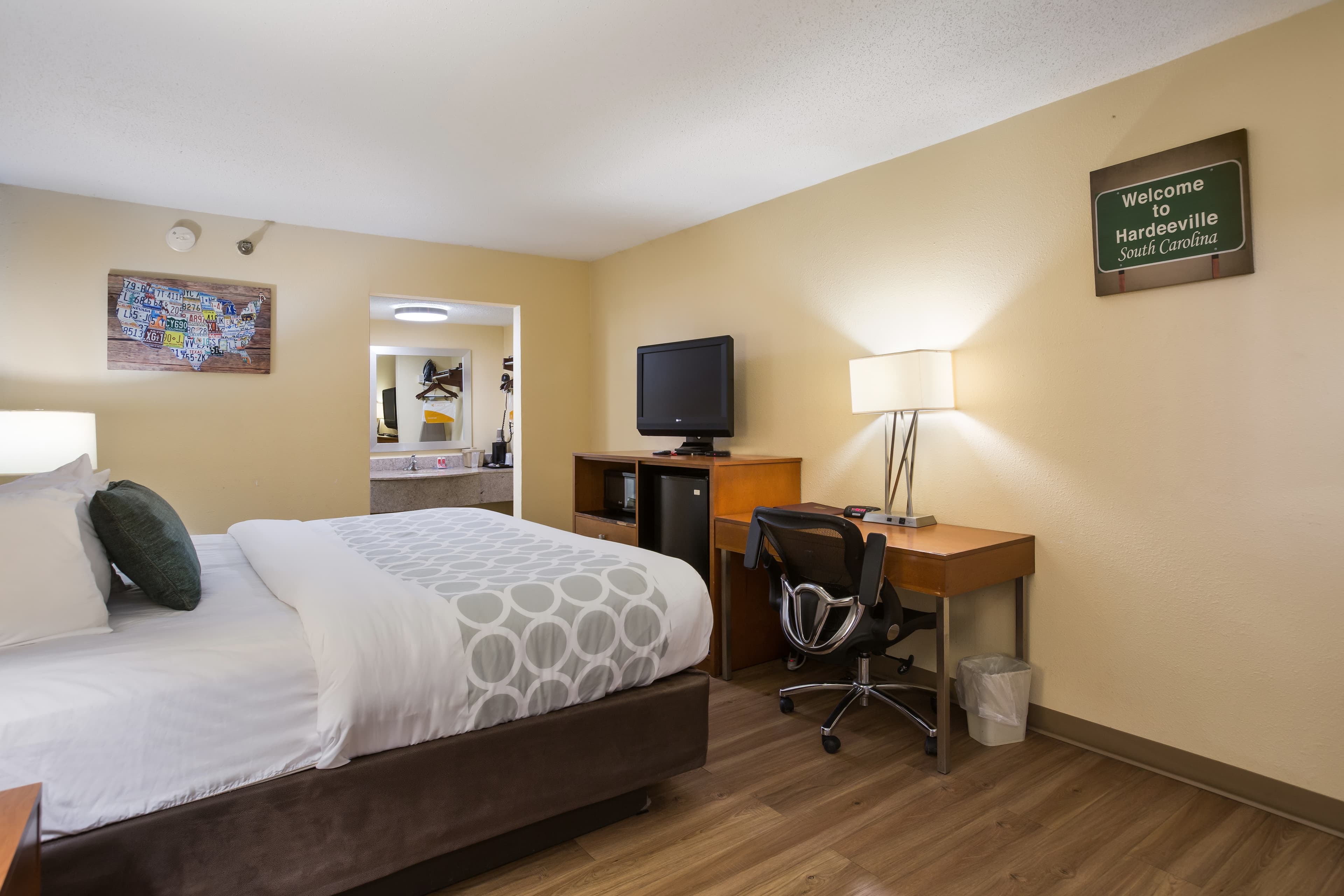 Econo Lodge Inn & Suites Hardeeville-I-95 — 10