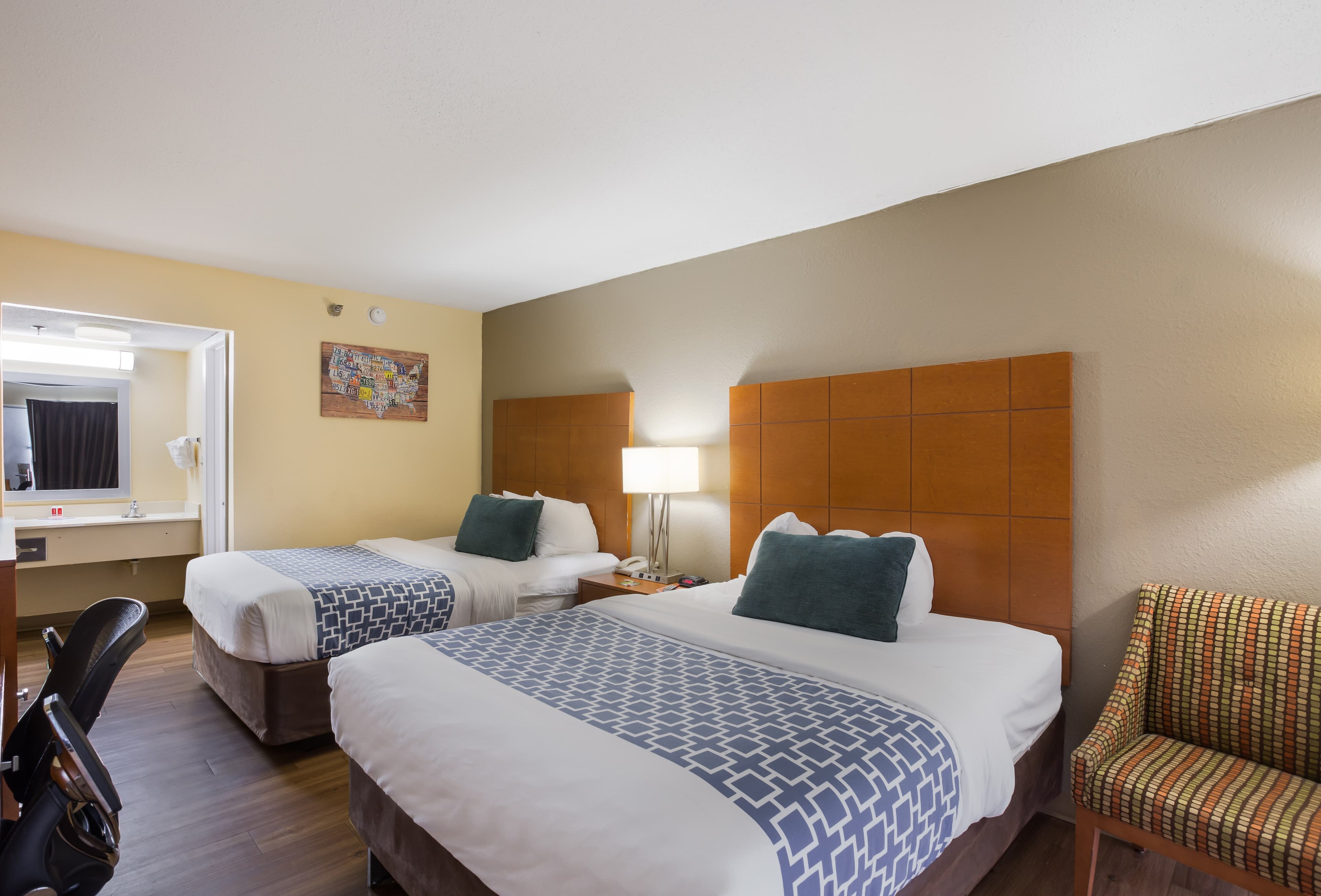 Econo Lodge Inn & Suites Hardeeville-I-95 — 6