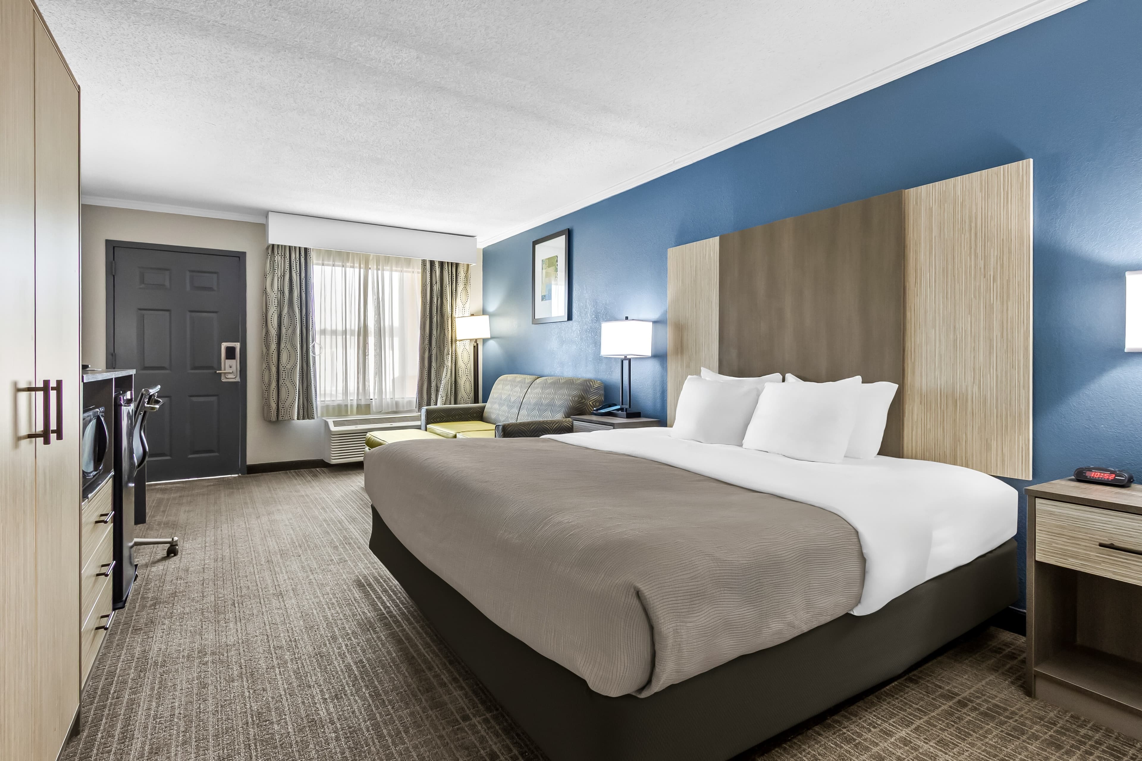 Quality Inn & Suites Florence Civic Center - Image 4