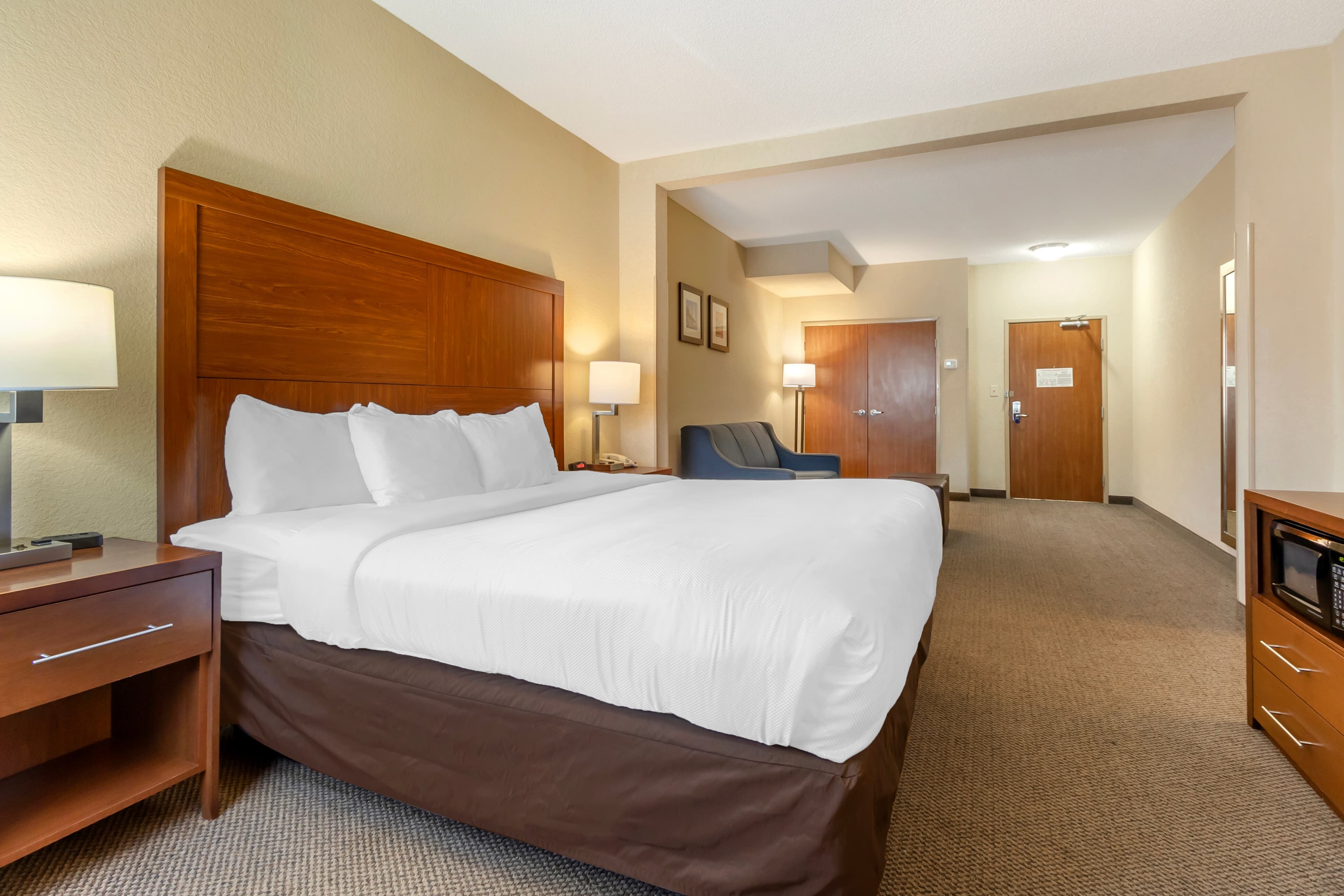 Comfort Inn & Suites Charleston Airport Convention Center - Image 2
