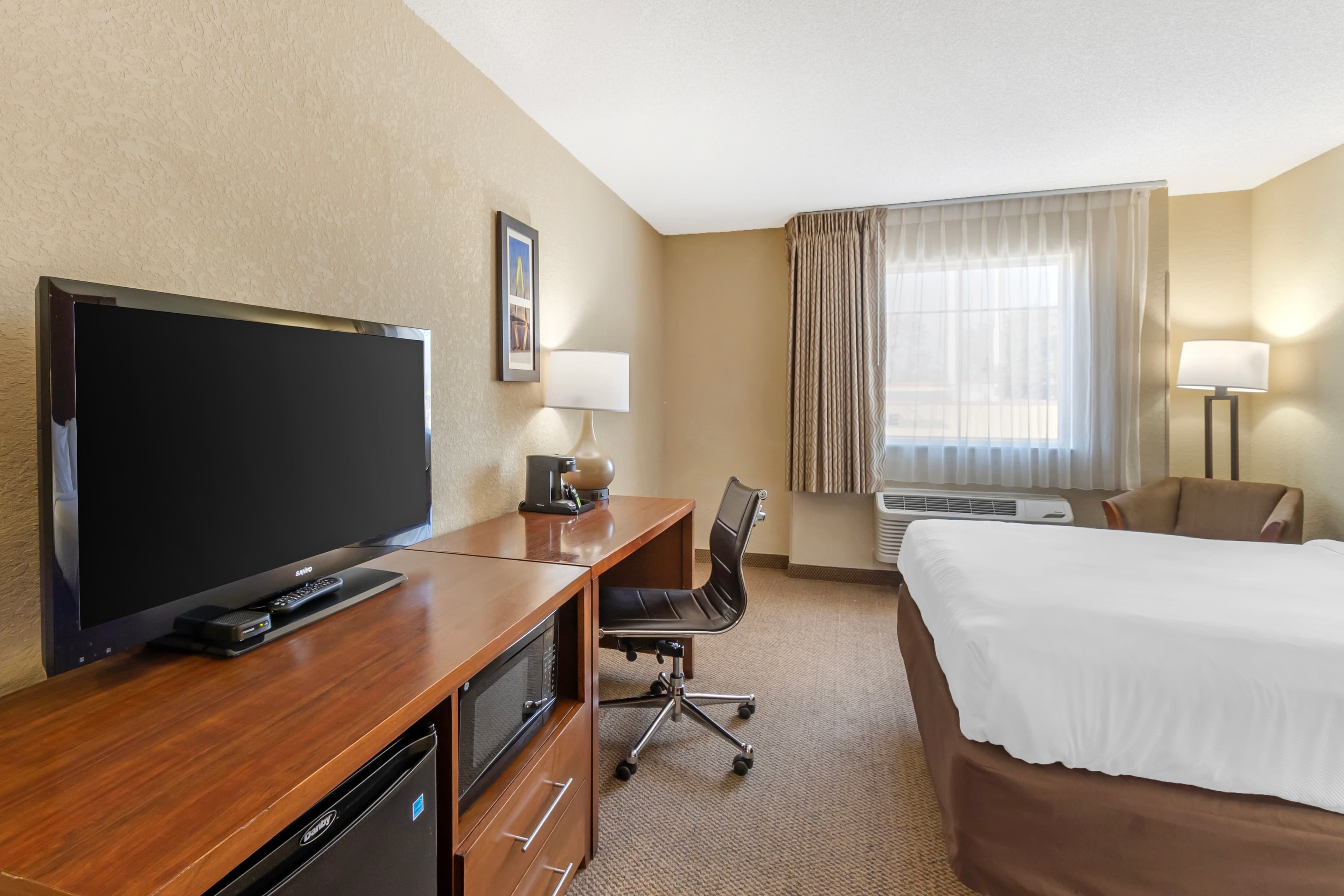 Comfort Inn & Suites Charleston Airport Convention Center — 10