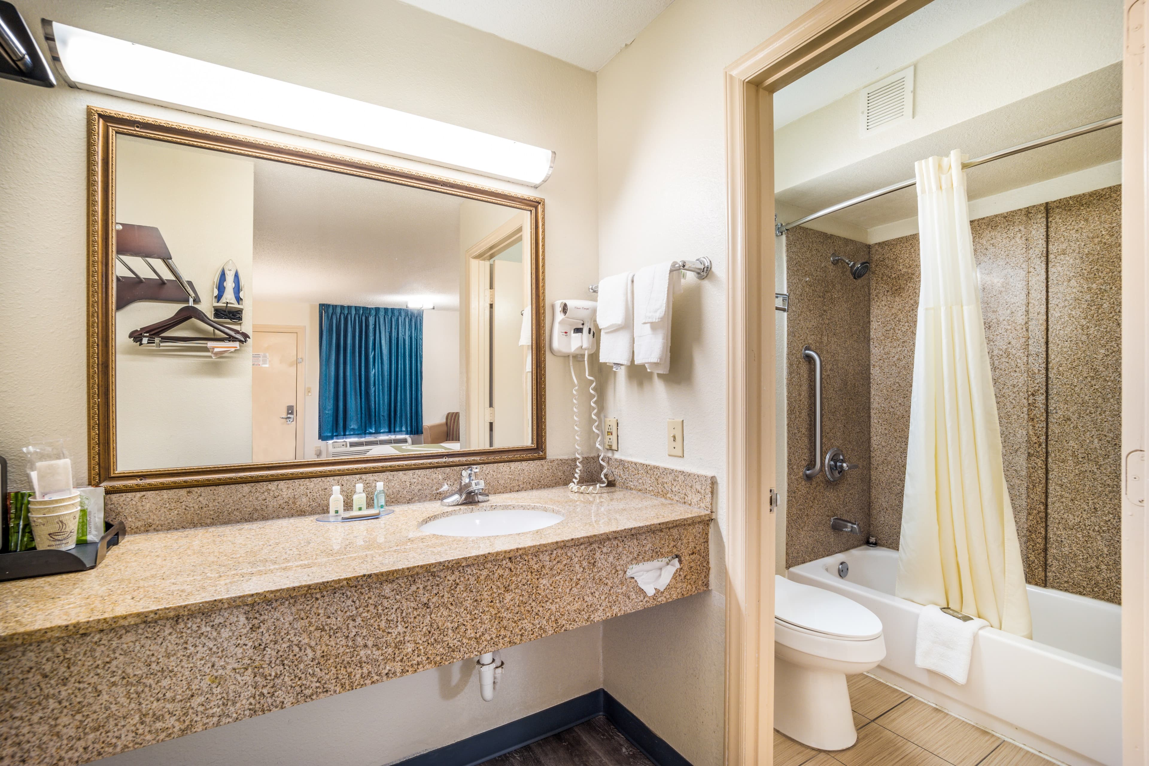 Quality Inn Columbia Airport - Image 2