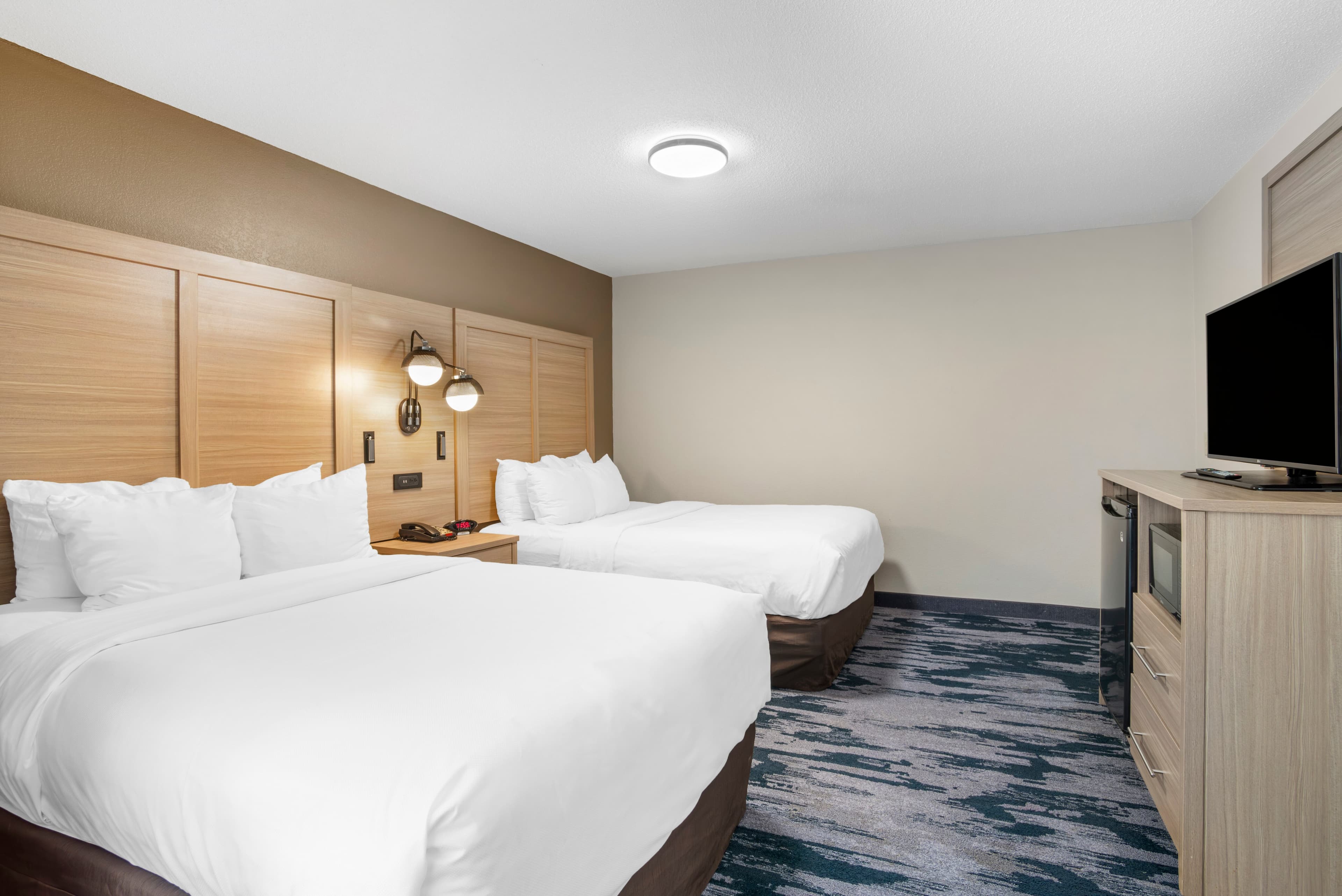 Comfort Suites At WestGate Mall - Image 3