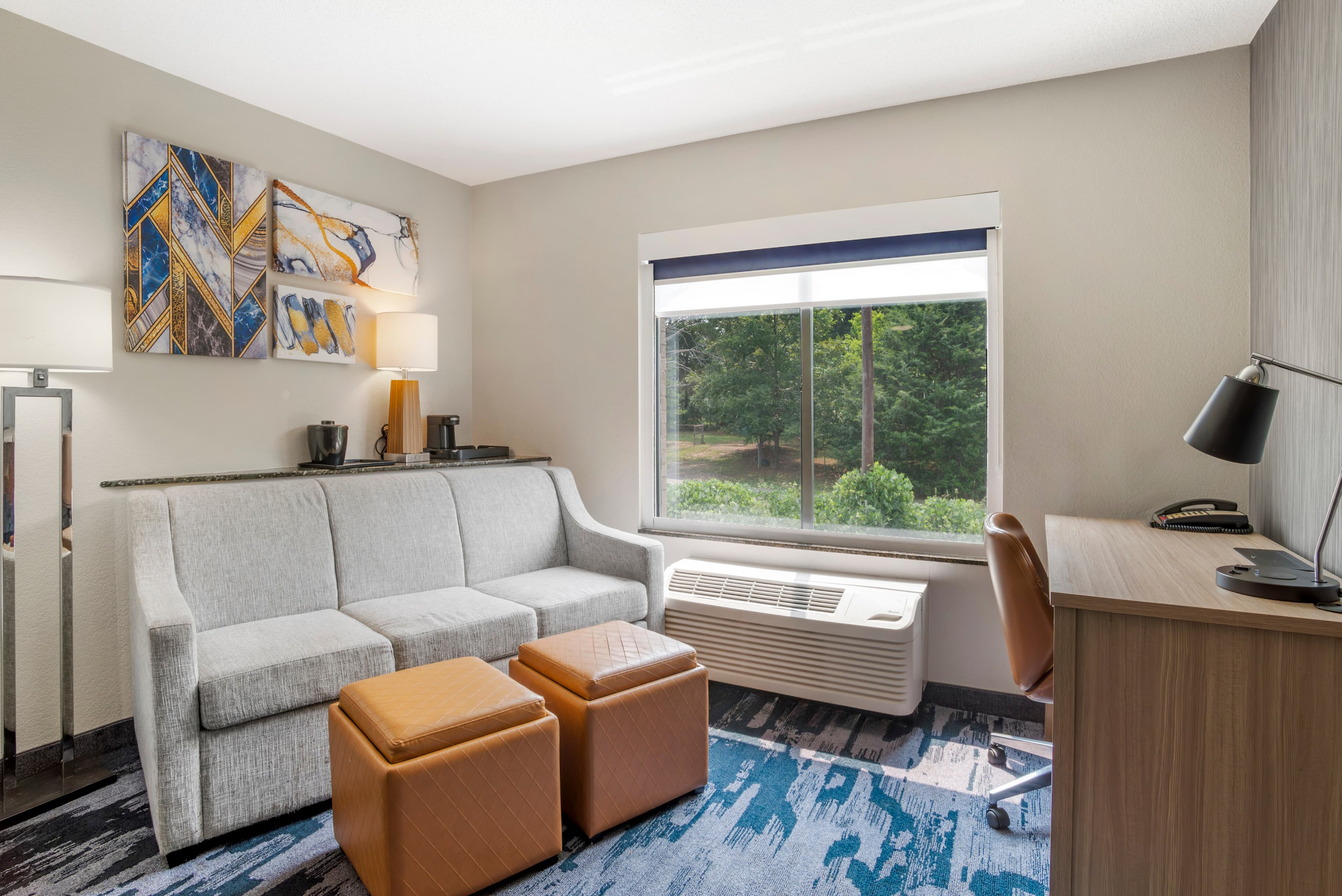 Comfort Suites At WestGate Mall - Image 4