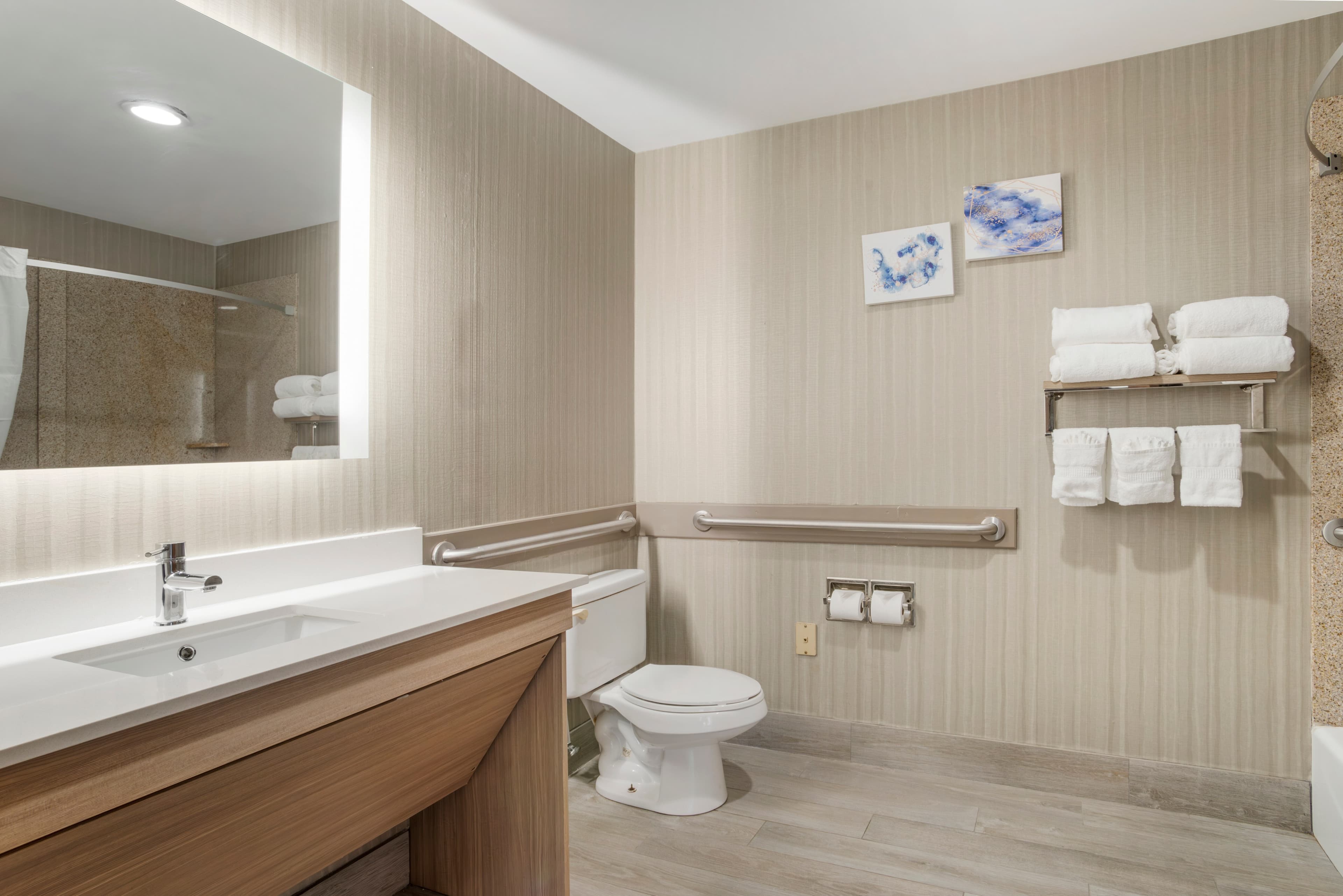 Comfort Suites At WestGate Mall - Image 5