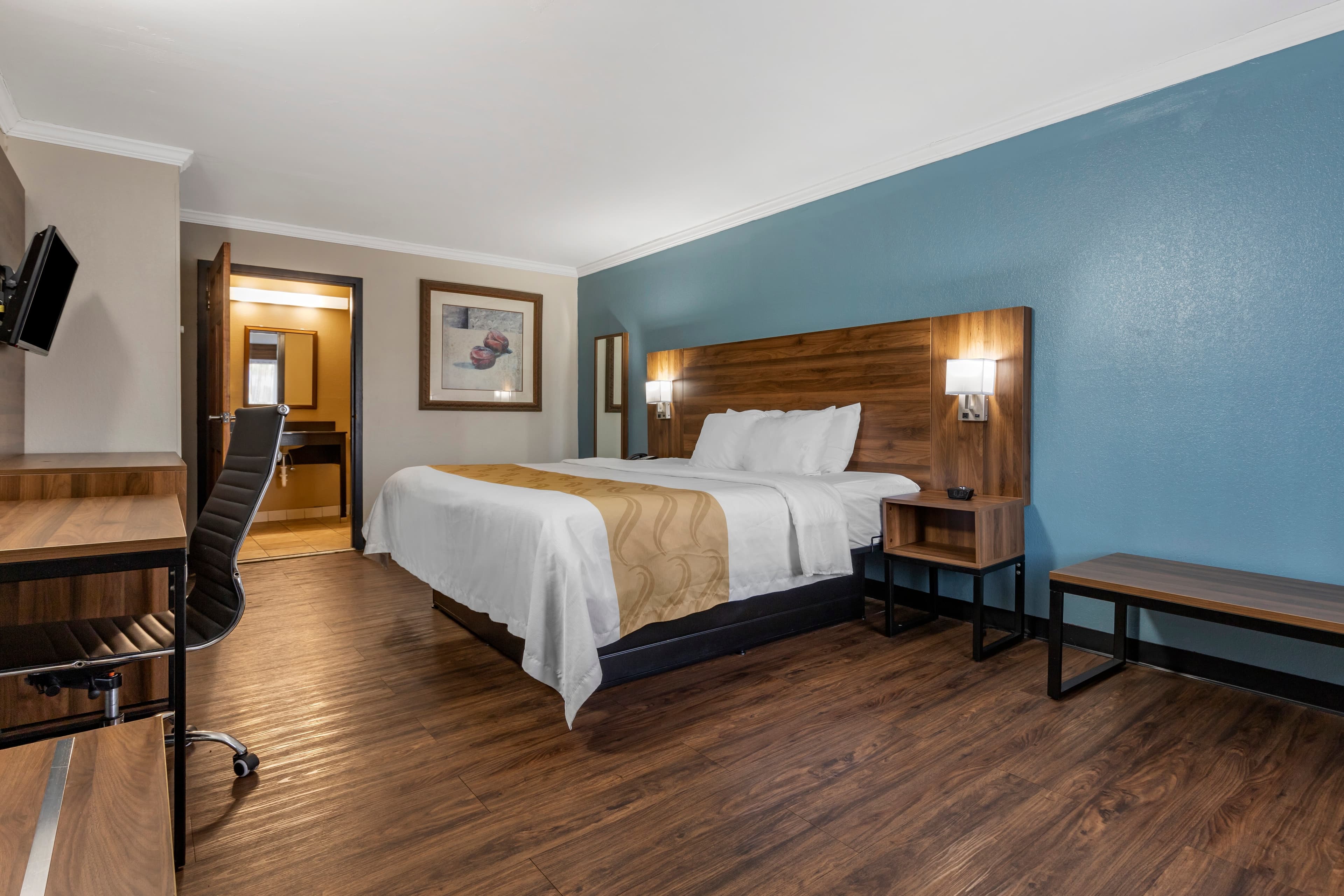 Quality Inn & Suites Ft. Jackson Maingate - Image 2