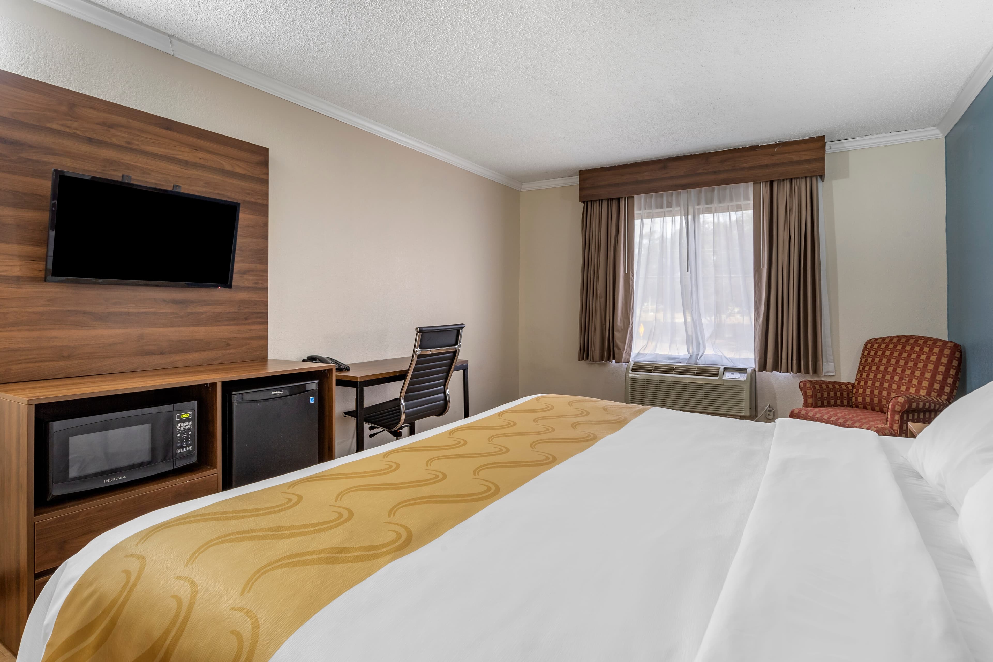 Quality Inn & Suites Ft. Jackson Maingate — 7