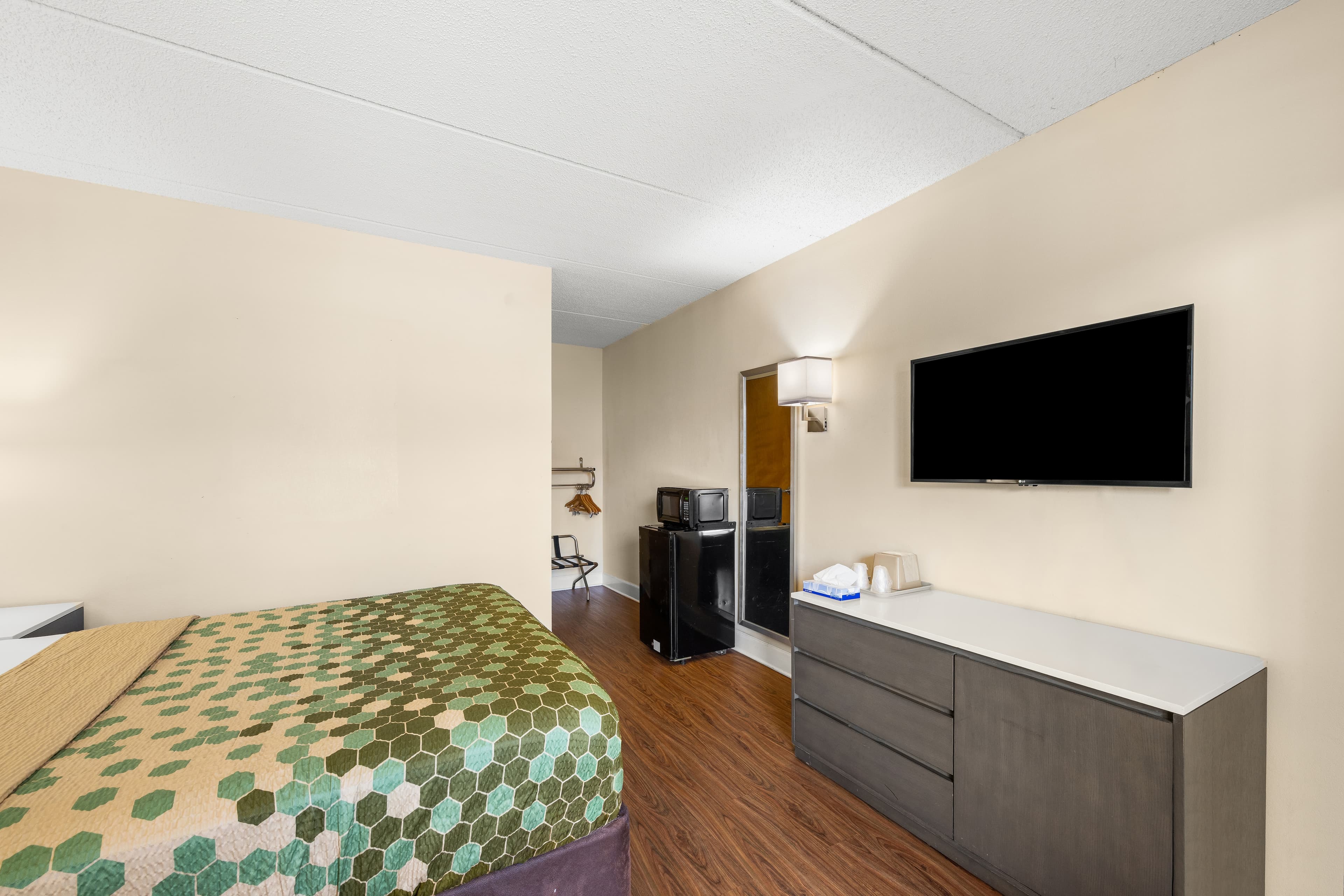 Econo Lodge Inn & Suites Lugoff — 2