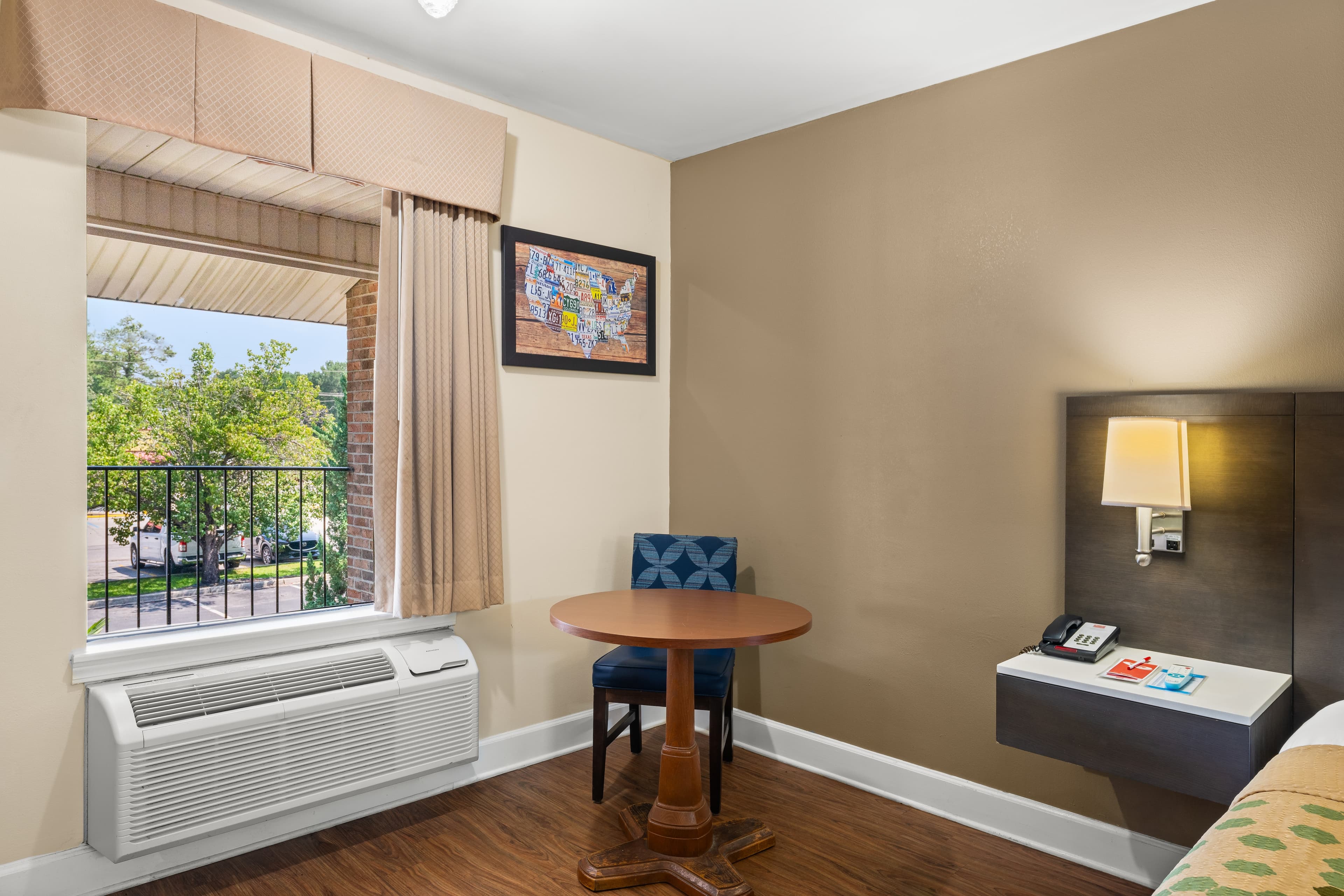 Econo Lodge Inn & Suites Lugoff — 6