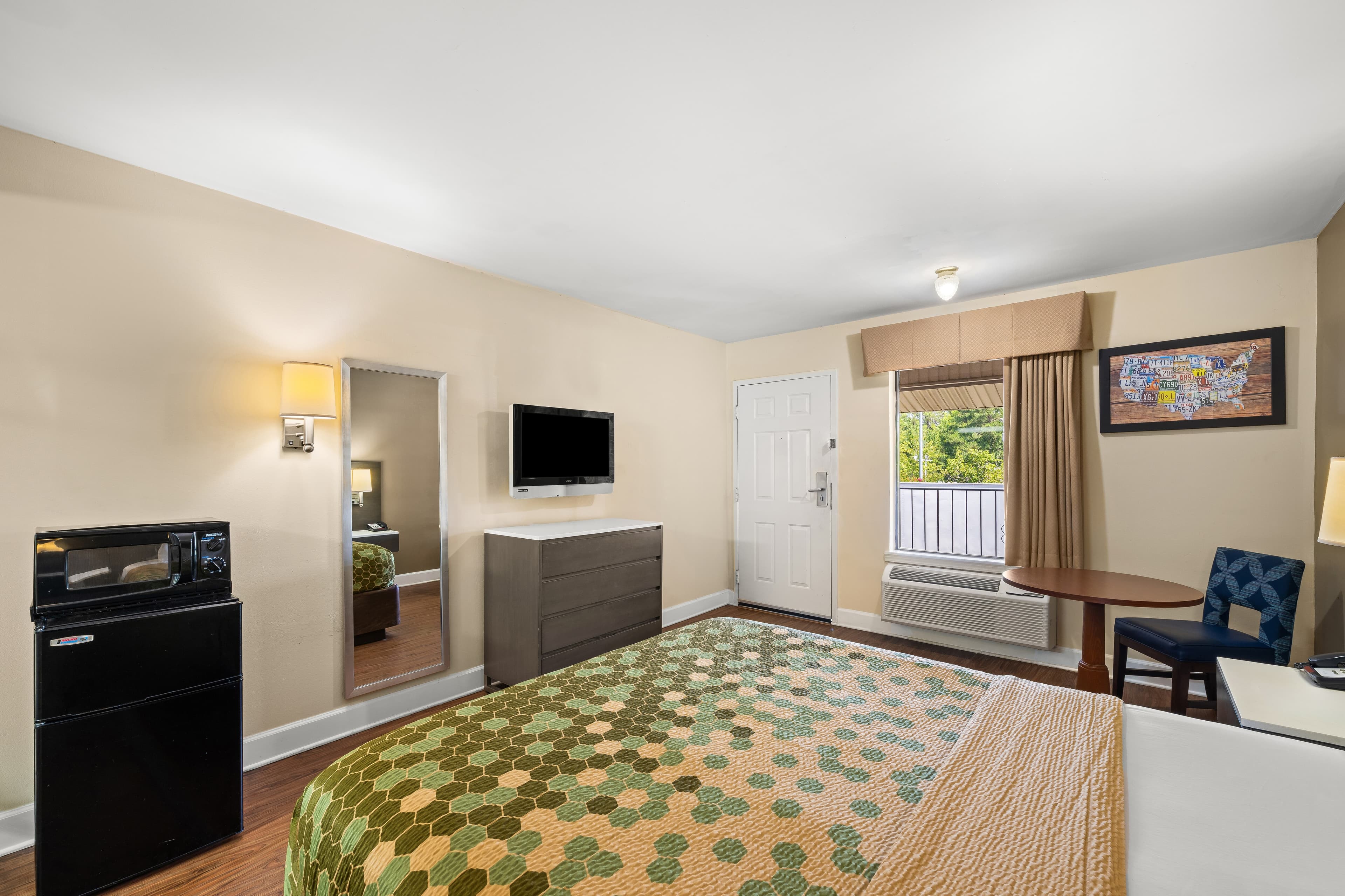 Econo Lodge Inn & Suites Lugoff — 7