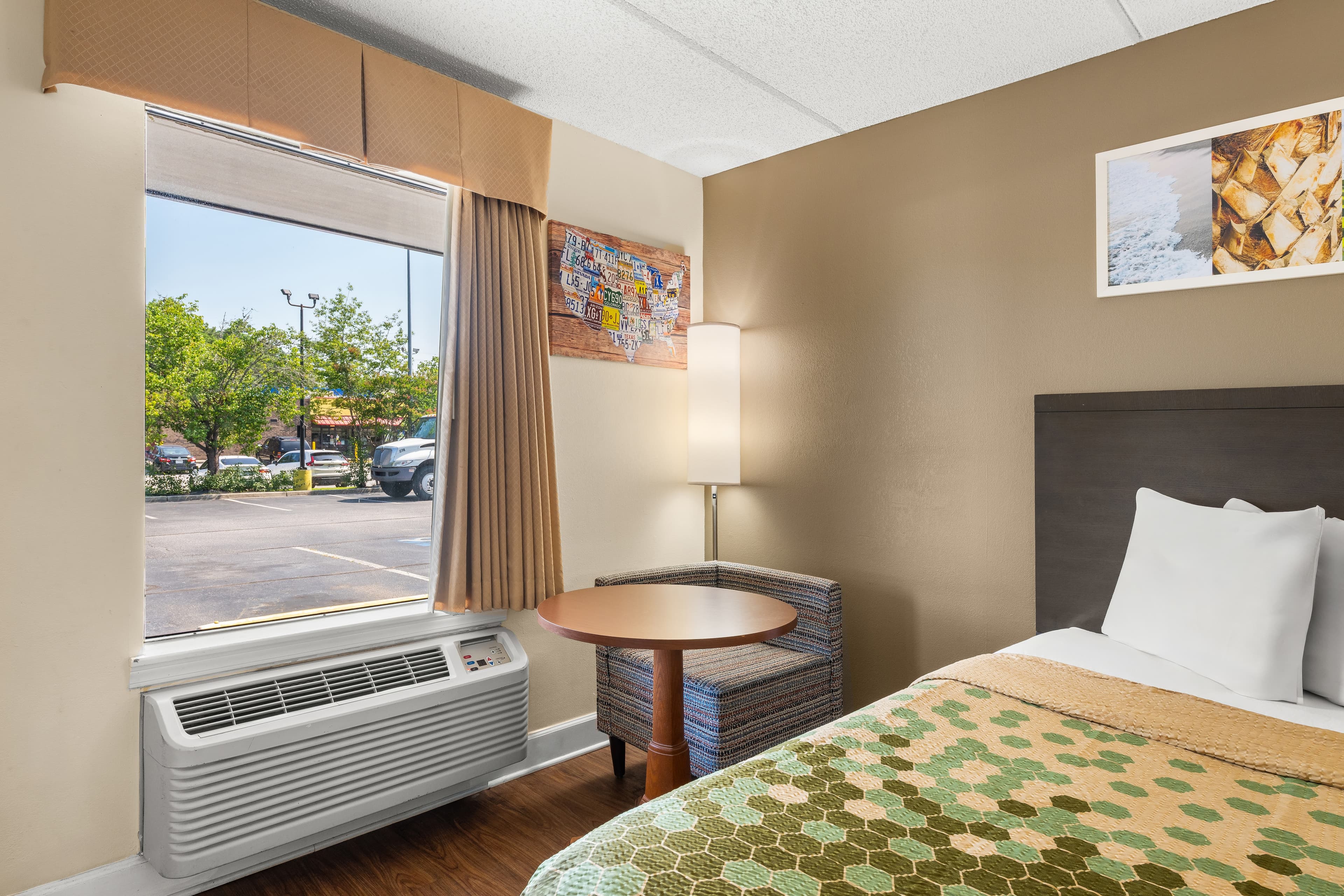 Econo Lodge Inn & Suites Lugoff — 9