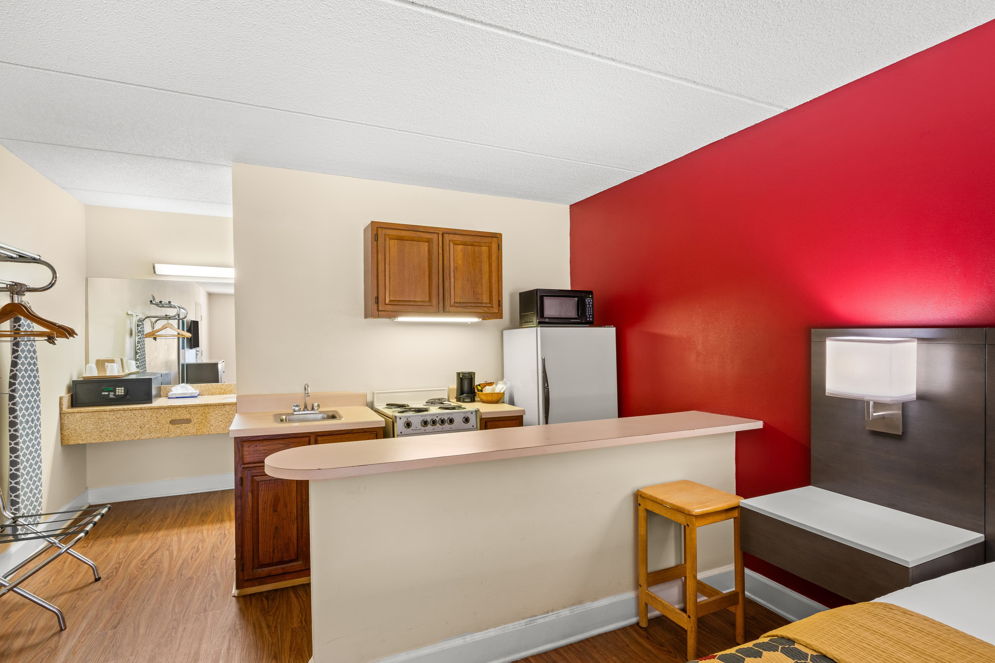 Econo Lodge Inn & Suites Lugoff — 13