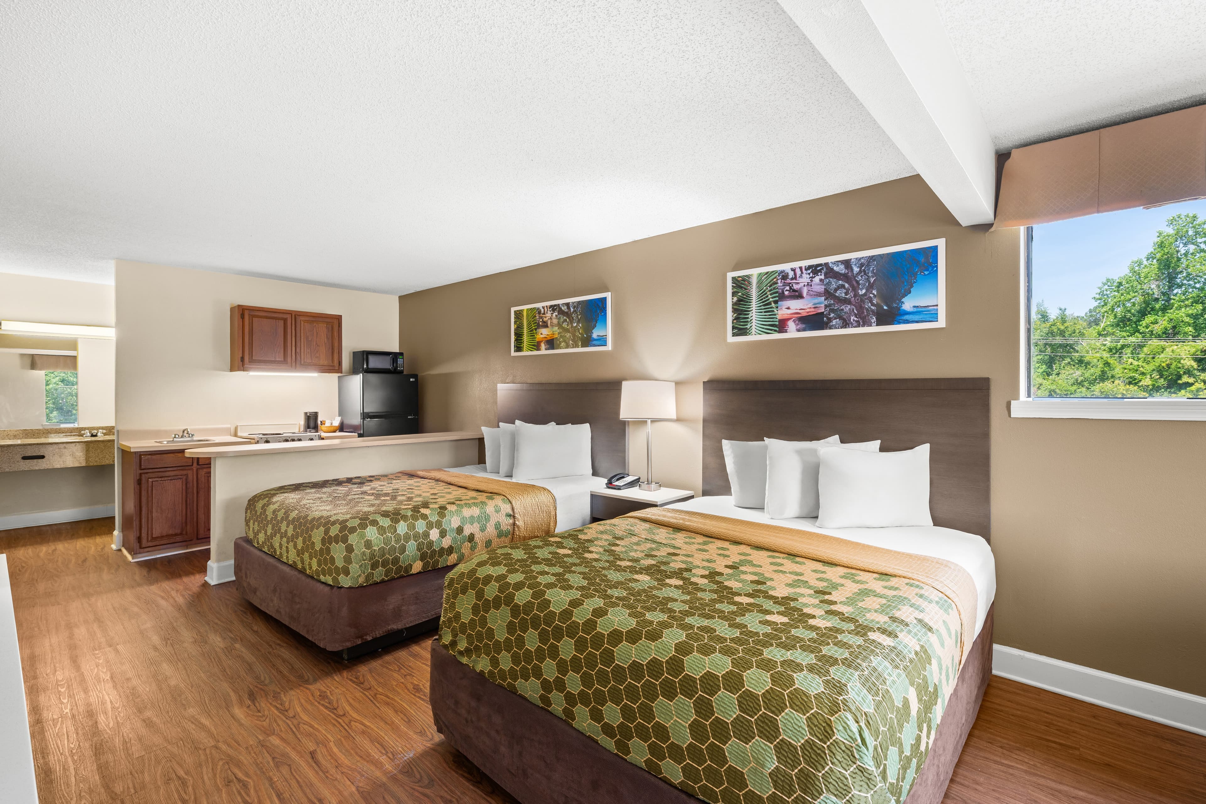 Econo Lodge Inn & Suites Lugoff — 14
