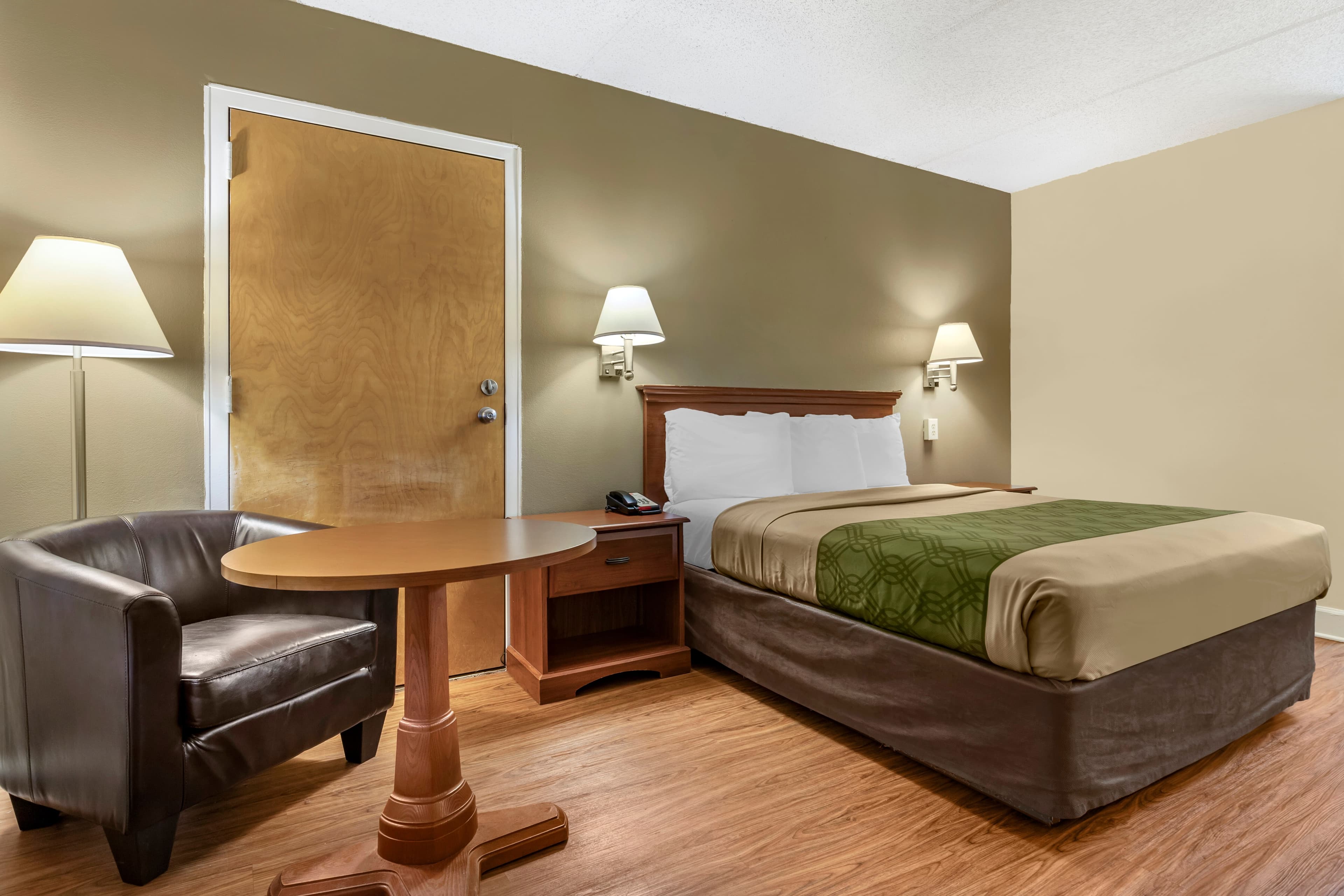 Econo Lodge Inn & Suites Lugoff - Image 2