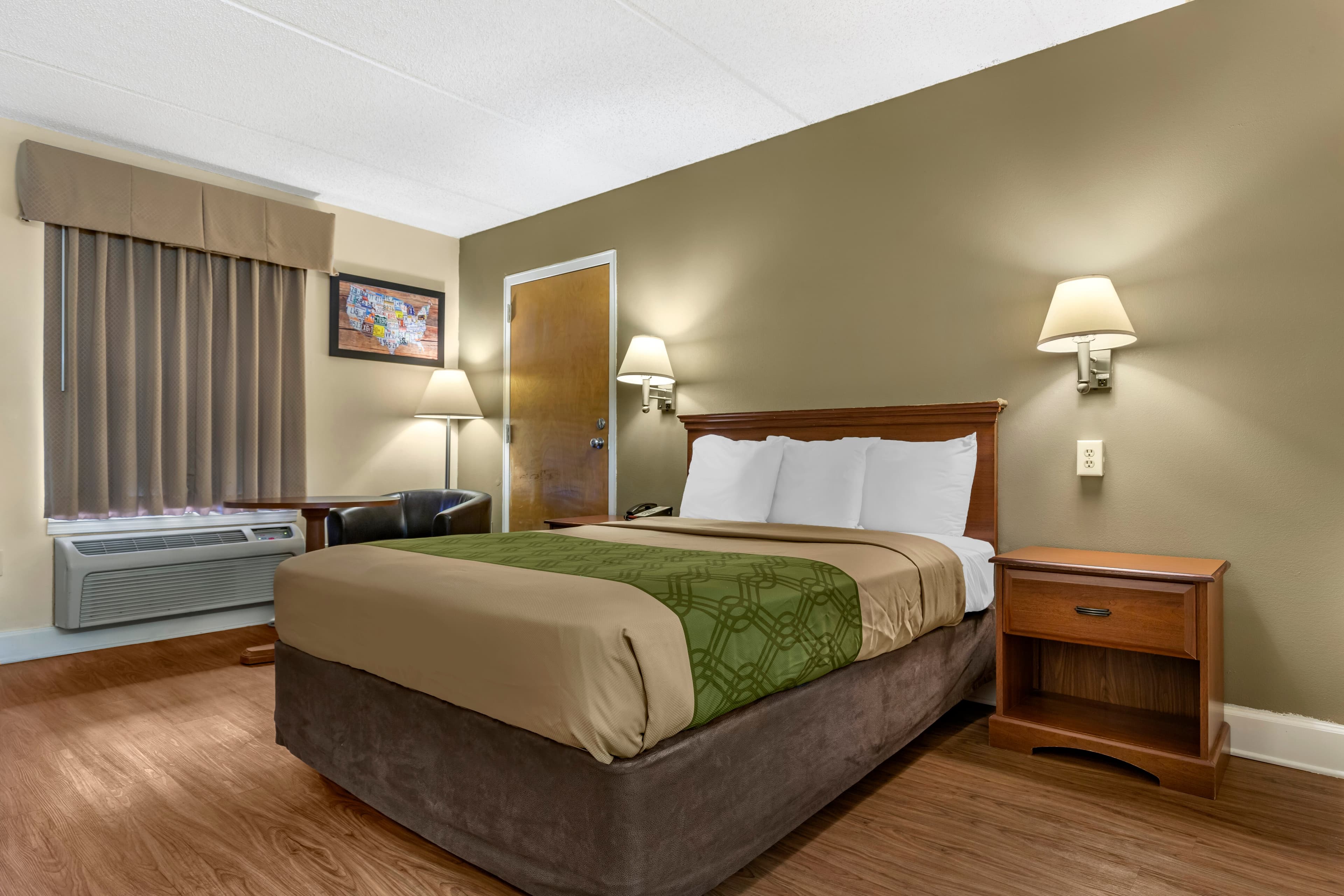 Econo Lodge Inn & Suites Lugoff - Image 3