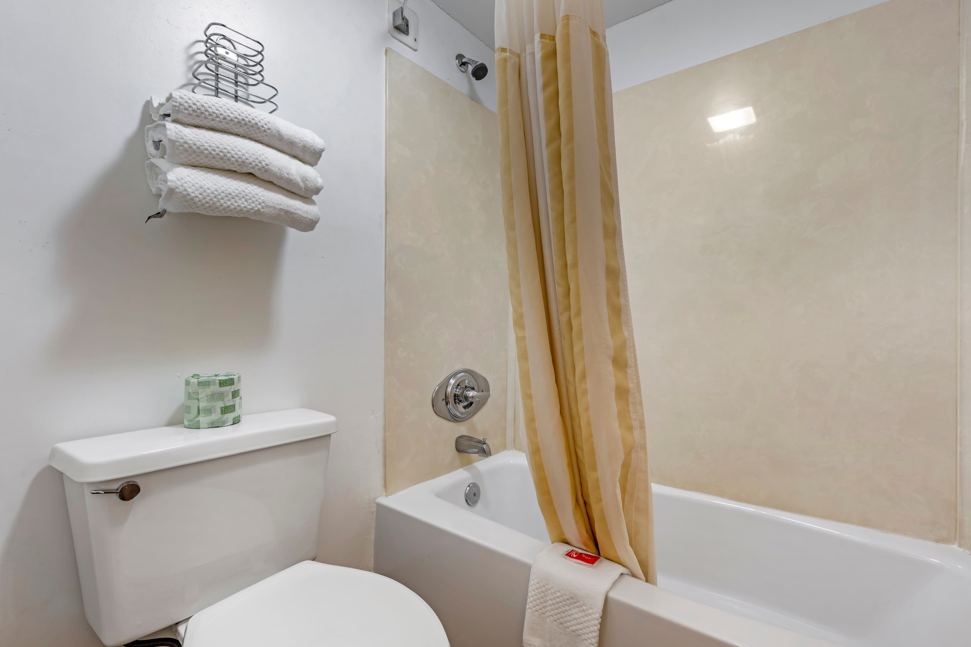 Econo Lodge Inn & Suites Lugoff — 17