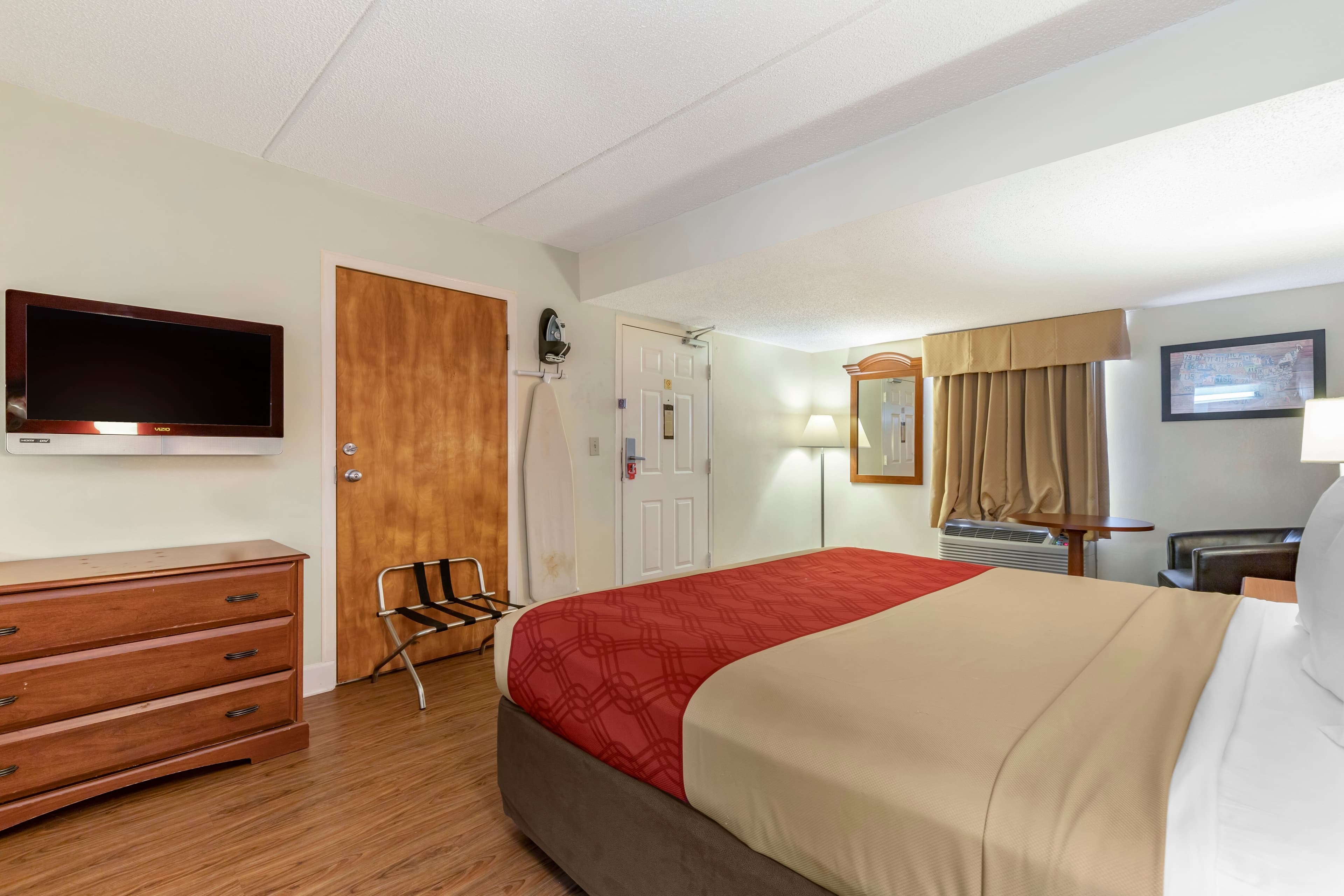 Econo Lodge Inn & Suites Lugoff — 21