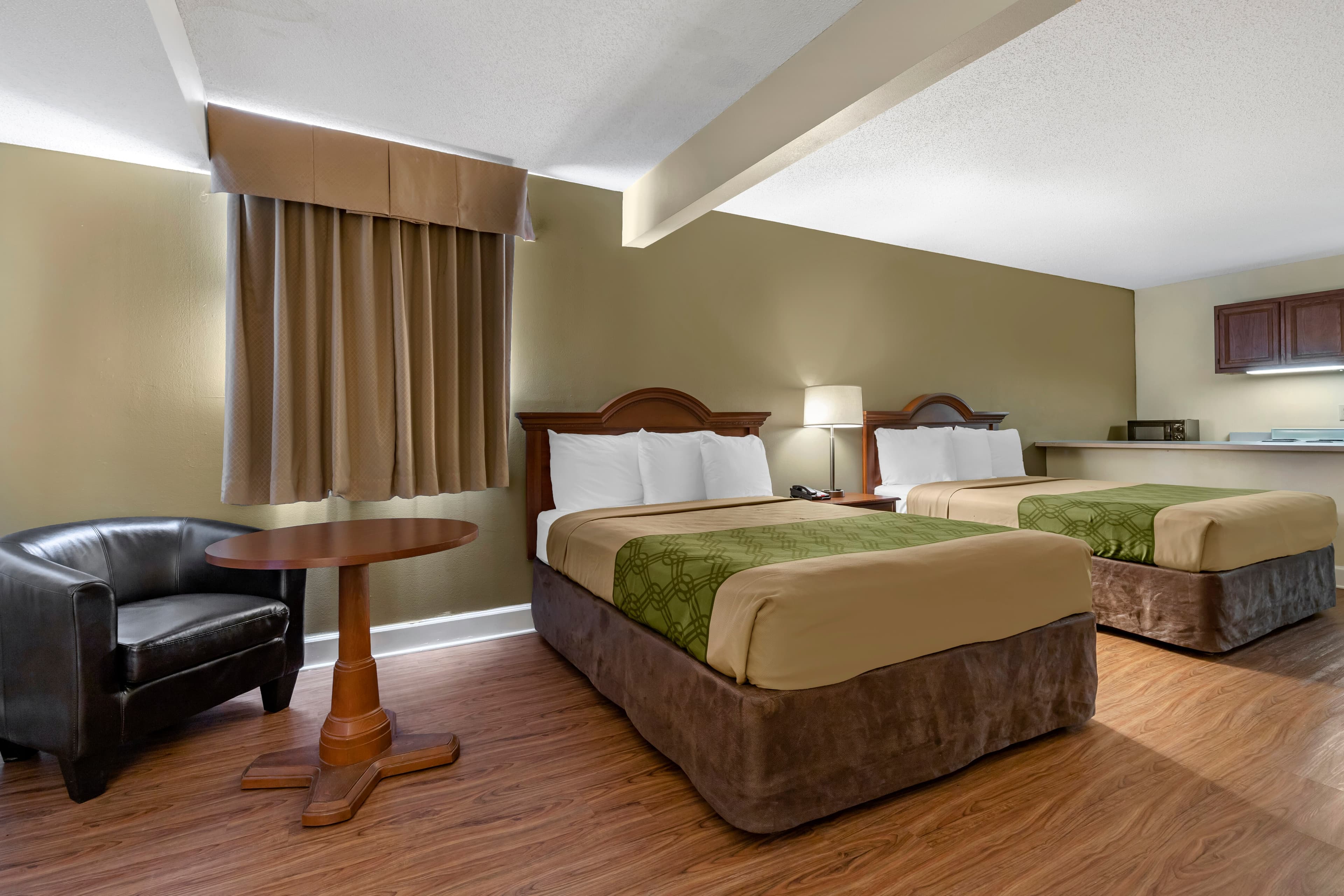 Econo Lodge Inn & Suites Lugoff — 22