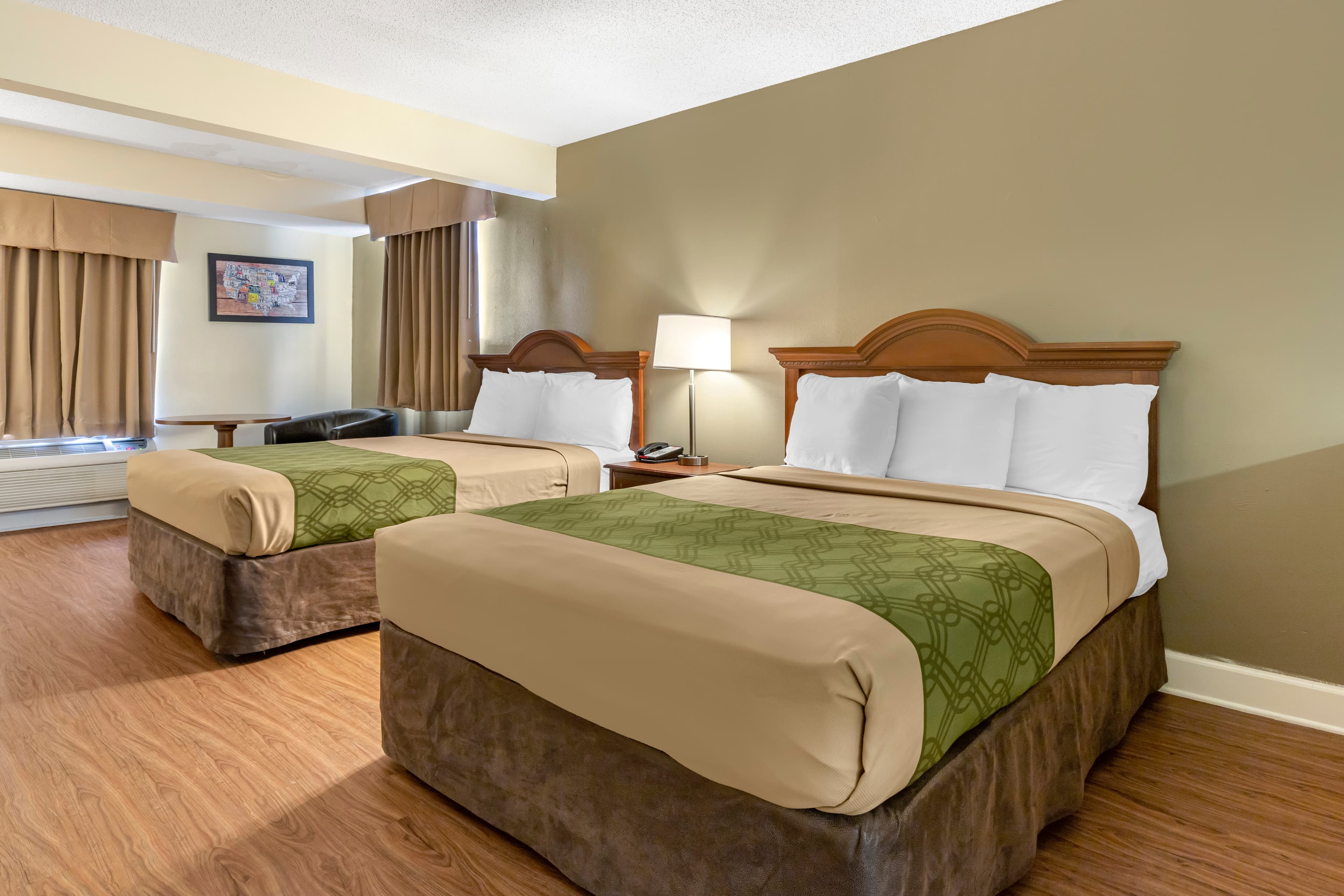 Econo Lodge Inn & Suites Lugoff — 23