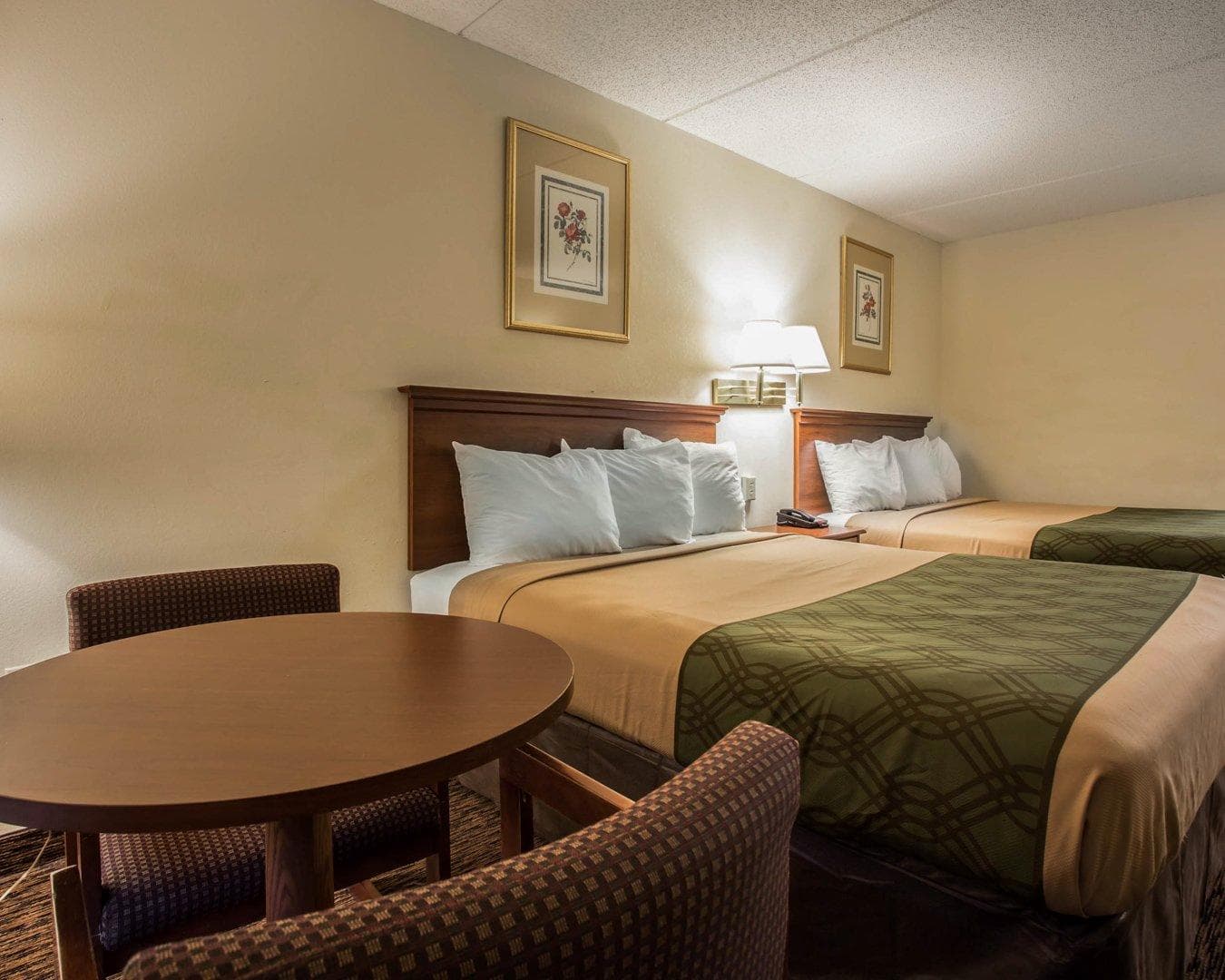 Econo Lodge Inn & Suites Lugoff — 14