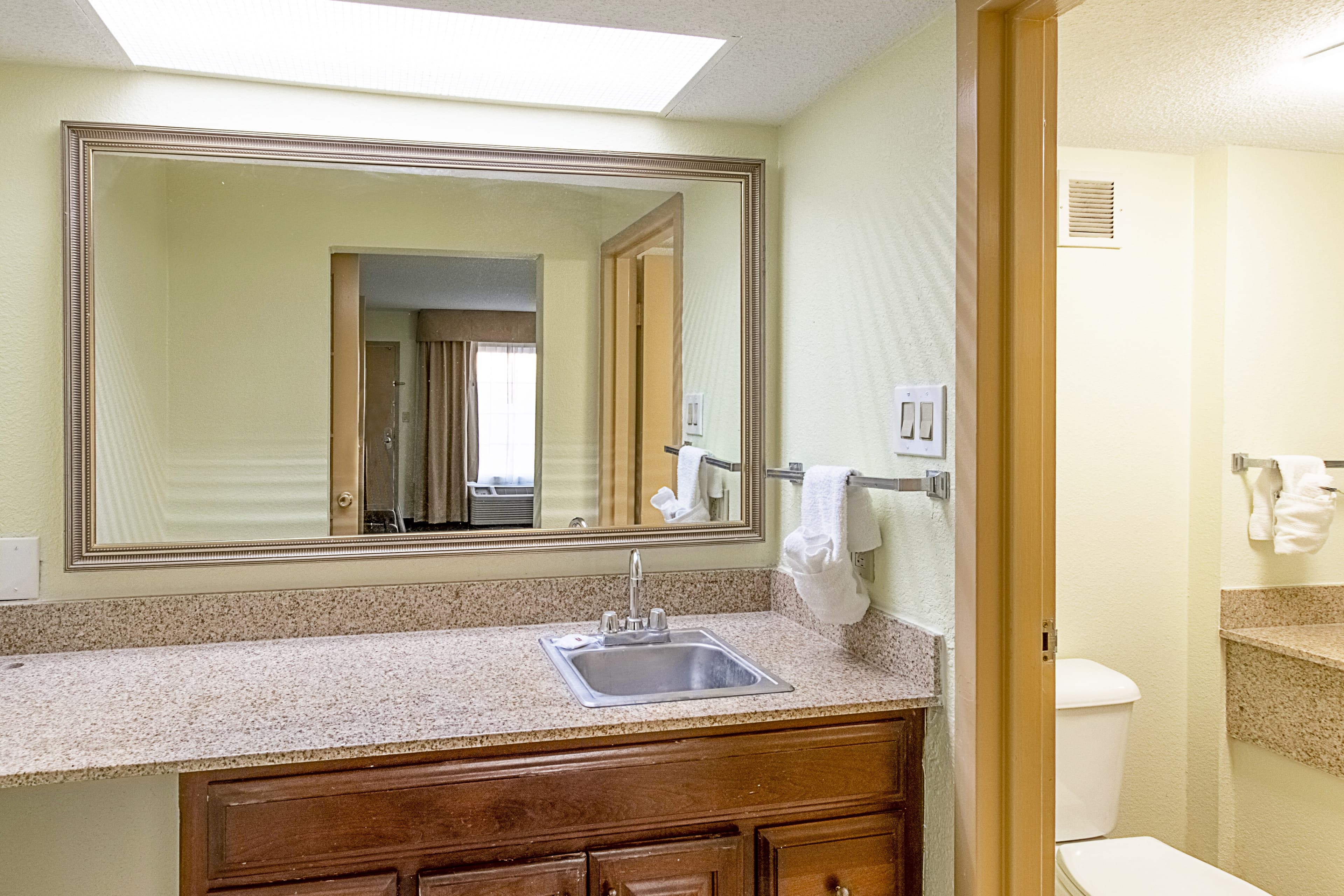 Clarion Inn Columbia Airport — 13