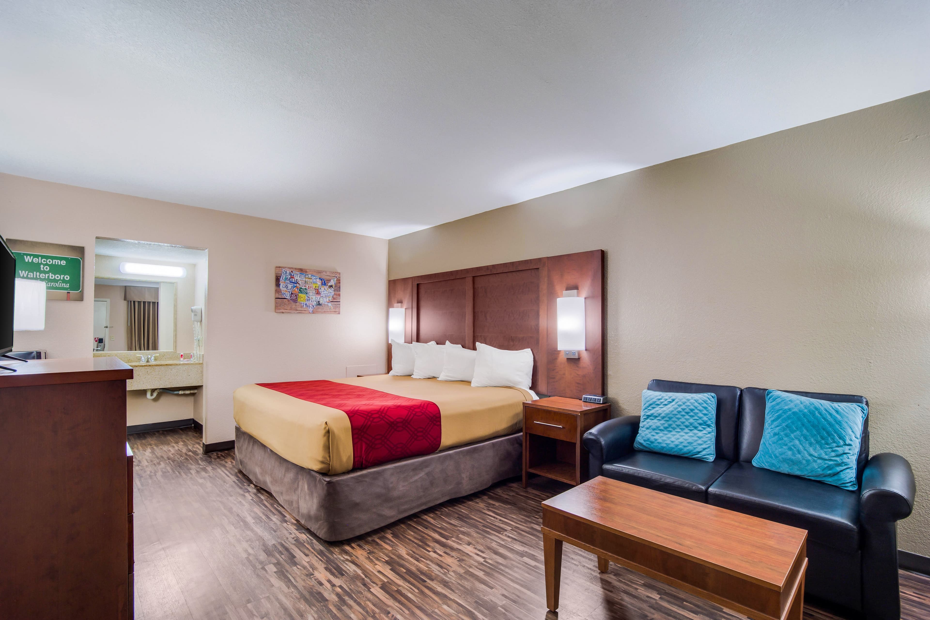 Econo Lodge Walterboro I-95 — 8