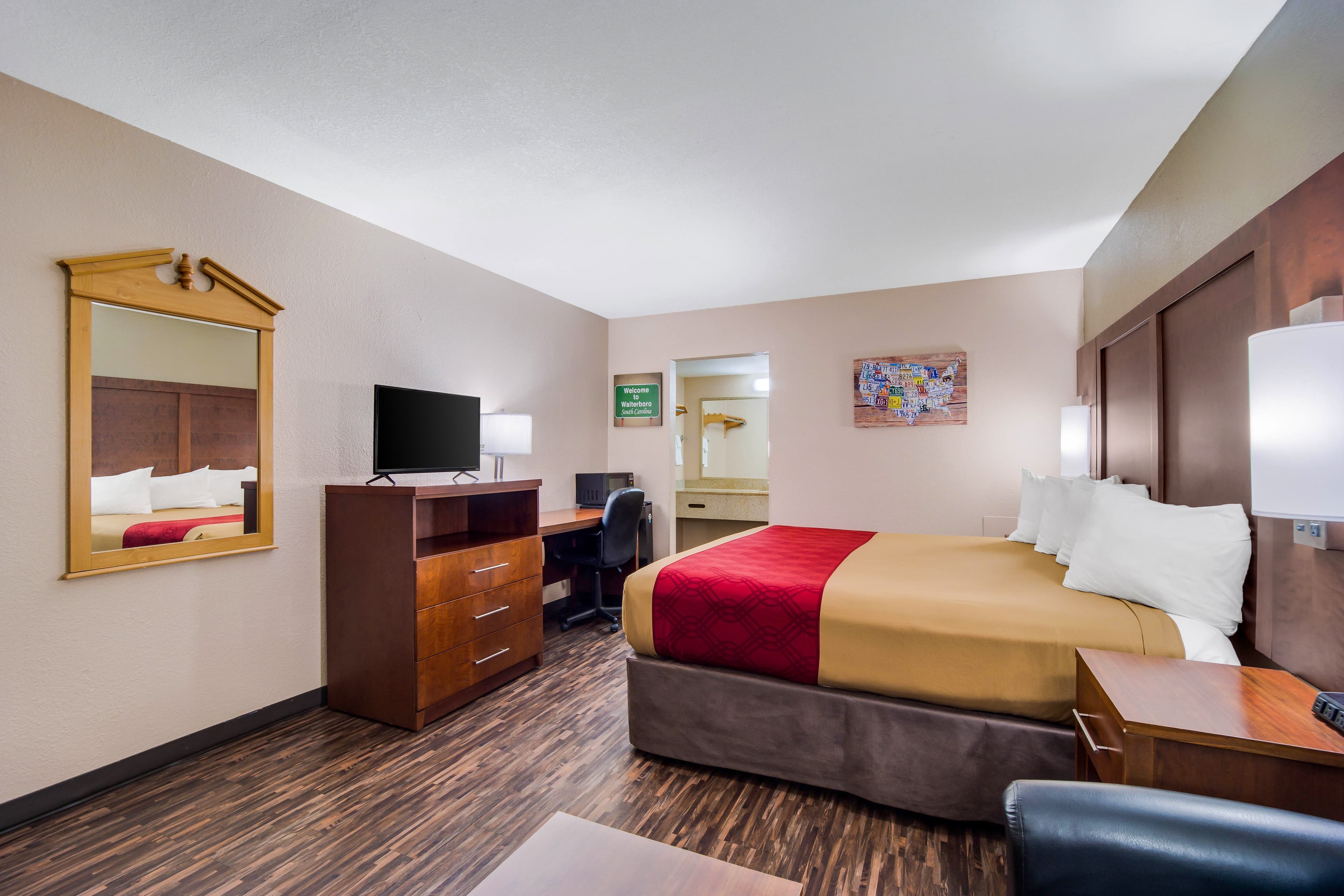 Econo Lodge Walterboro I-95 — 9